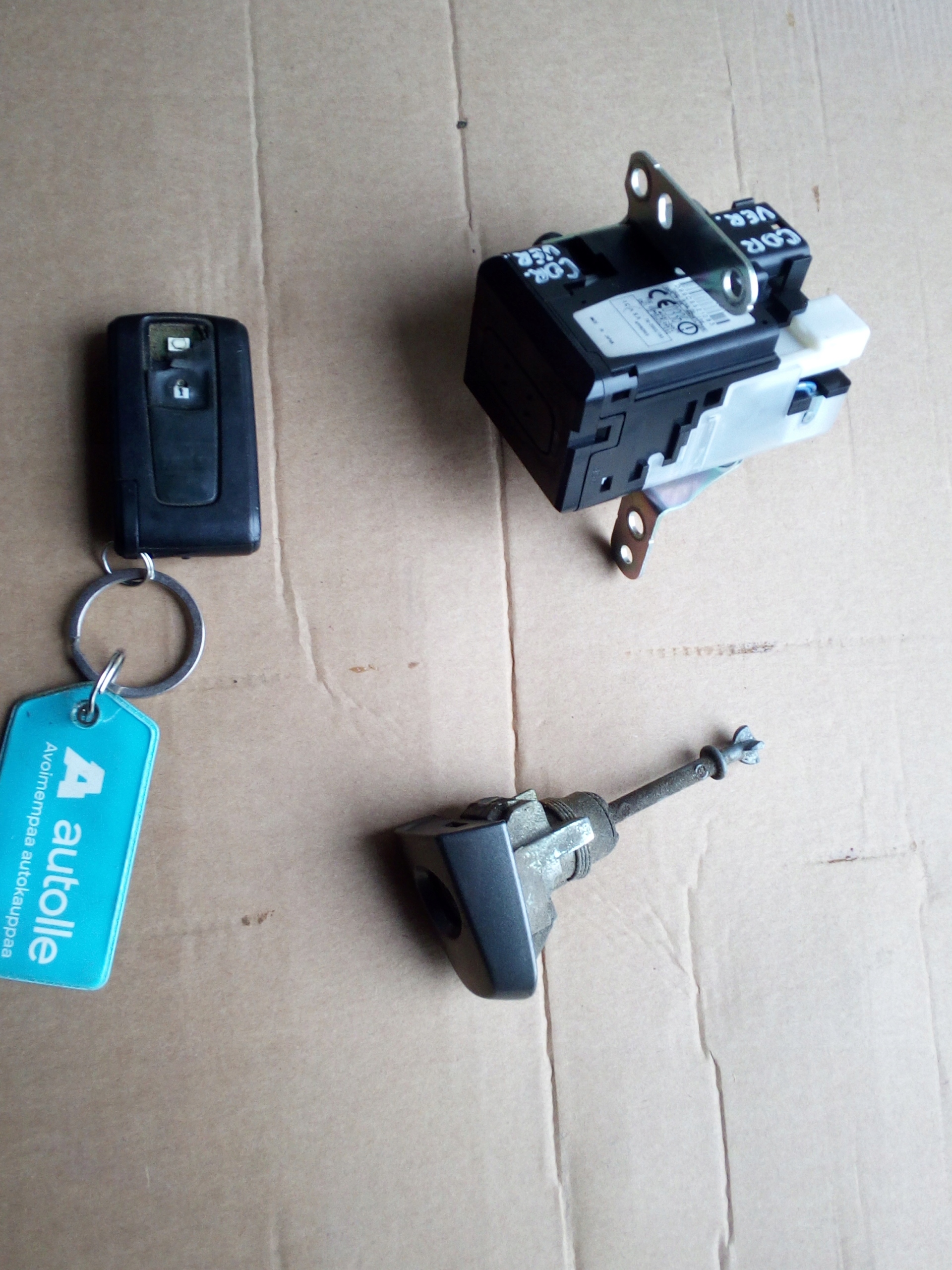 COROLLA VERSO II 04-09 ключ зажигания