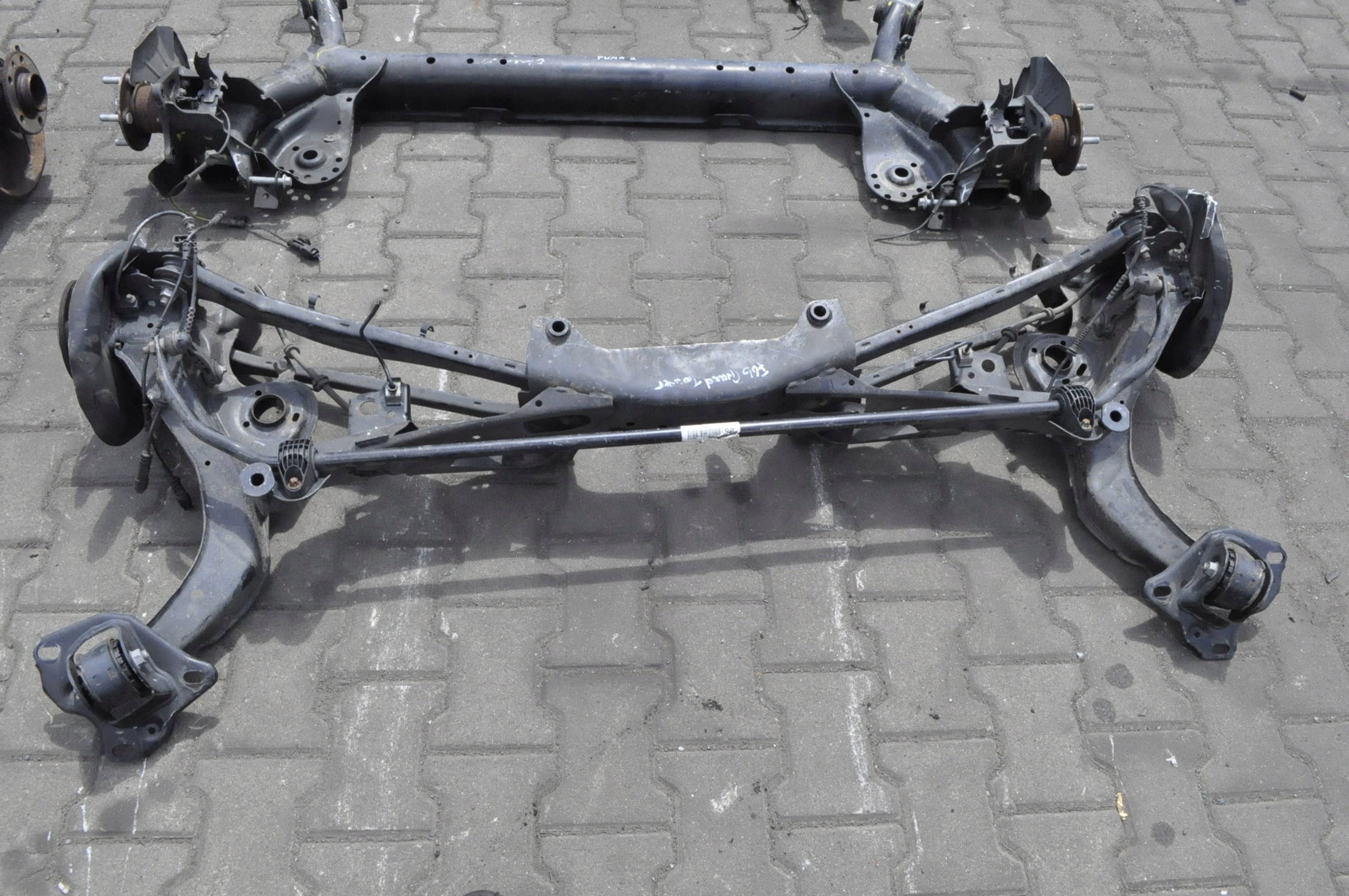 BMW F39 F44 F46 F48 1.5 136KM 2.0 16V 192KM ZAWIESZENIE BELKA TYŁ 6851560