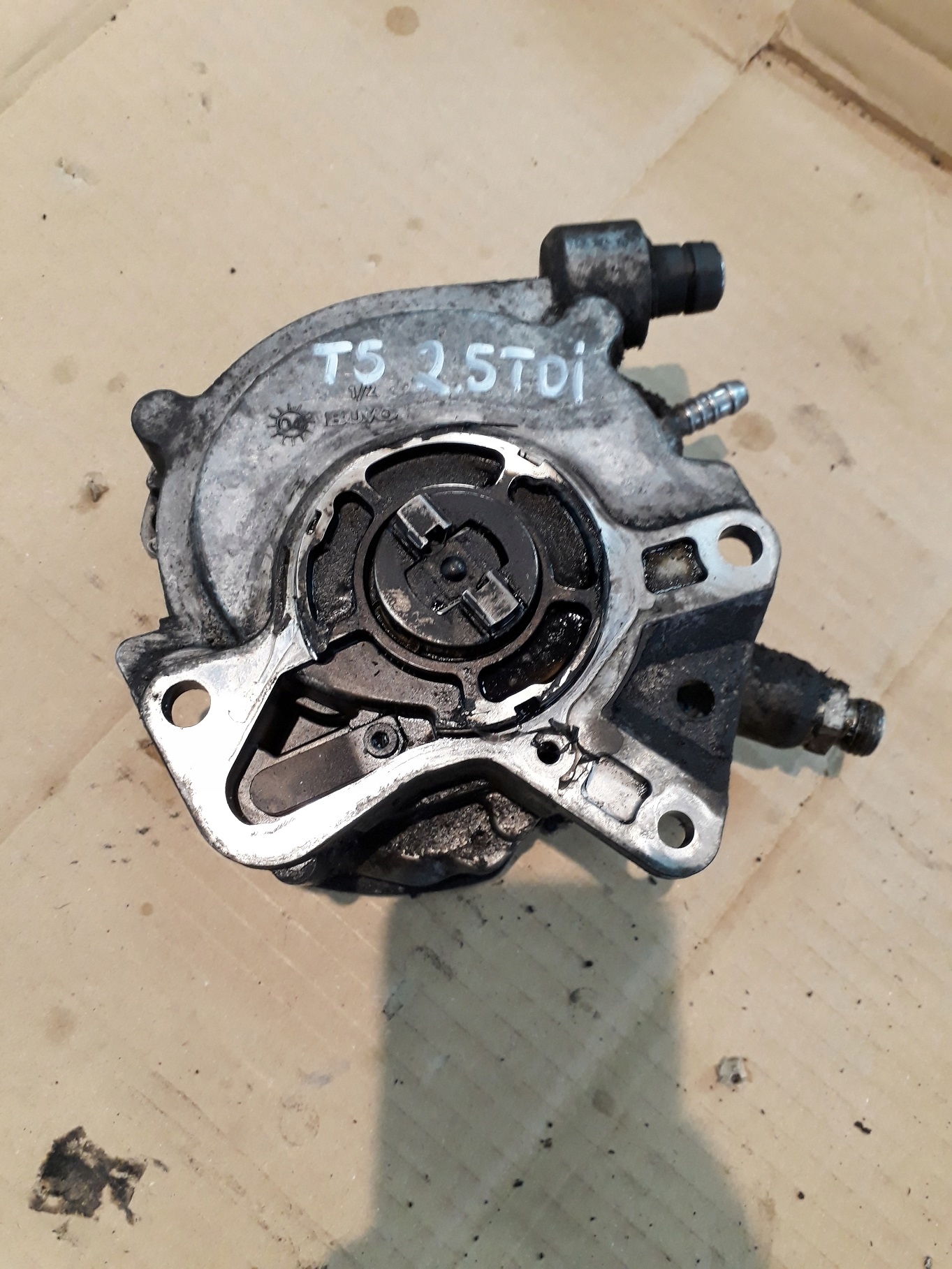 Насос WACUM VACUM VW T5 2.5 TDI 070145209F
