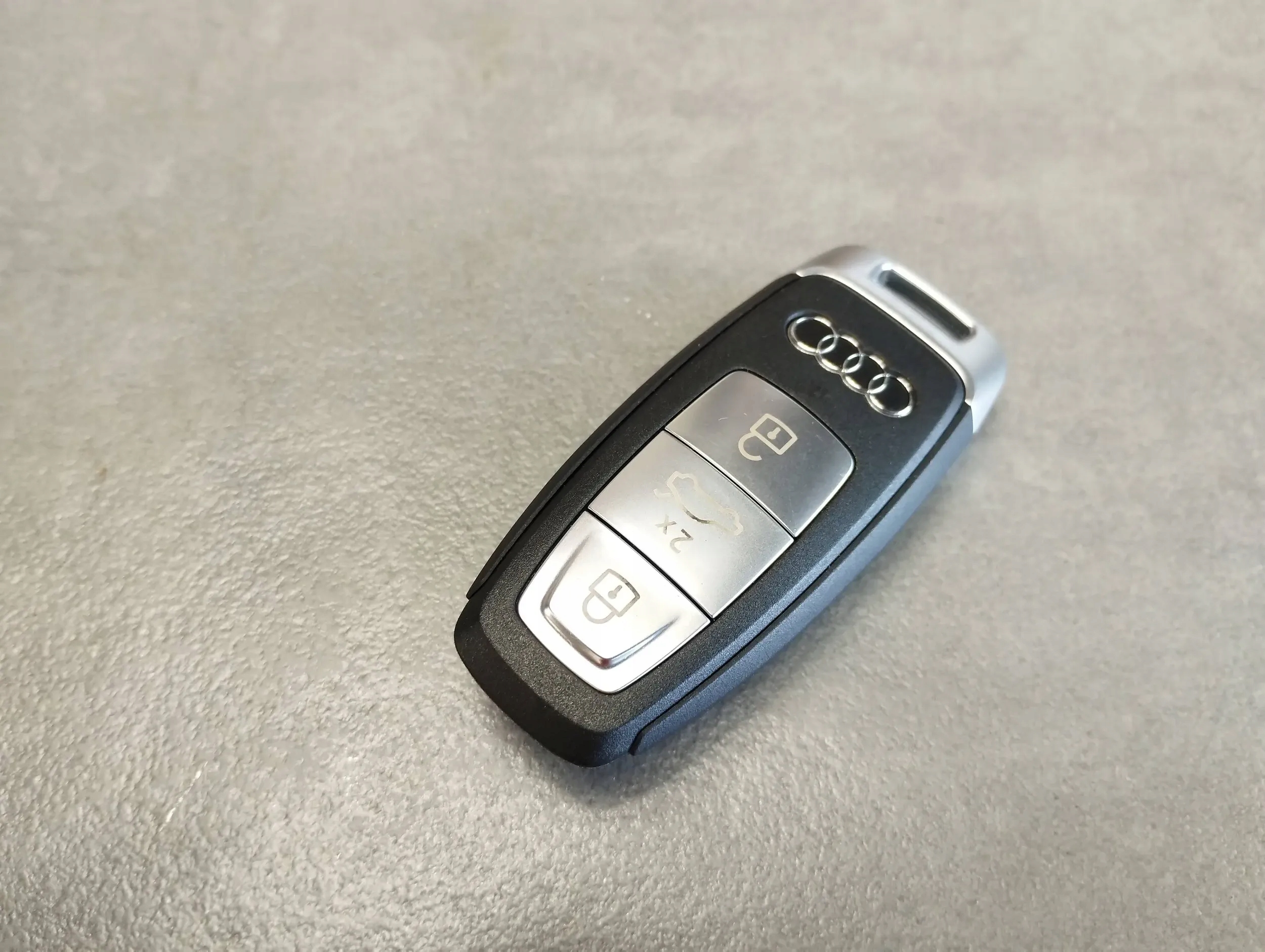 Audi S3 A3 8Y KLUCZYK PILOT 8Y0959754AQ