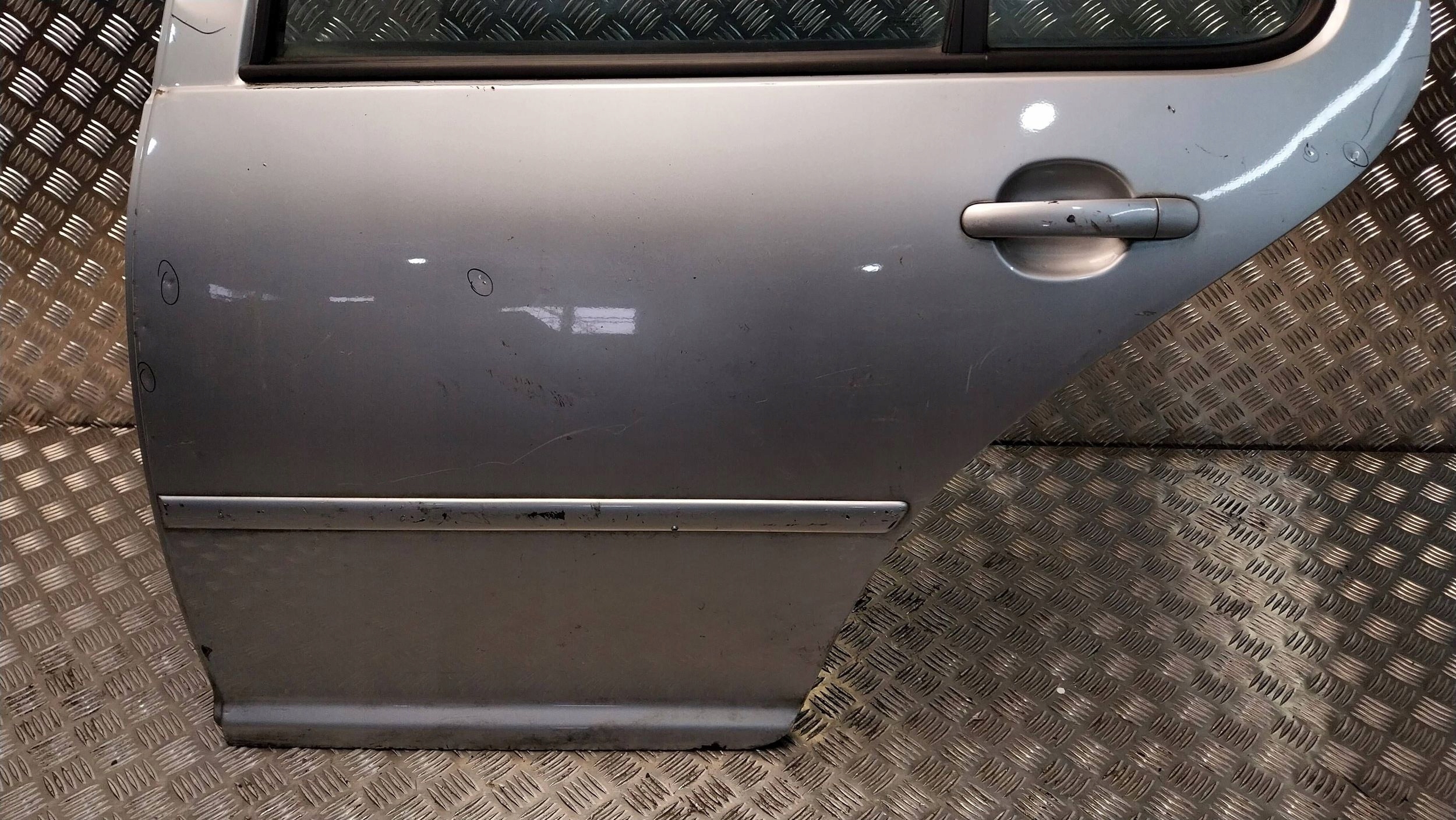 Portière Arrière Gauche VW GOLF IV HATCHBACK 97
