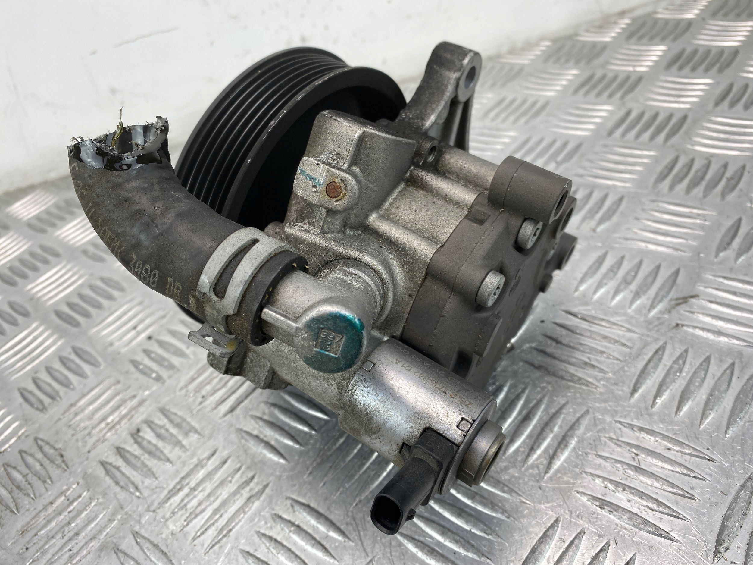 Mercedes C KLASA W204 W212 1.8 CGI servo pump A0064667501