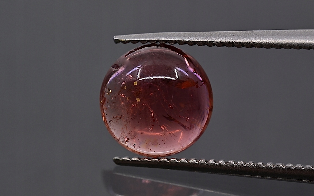 Turmalín kulatý kabošon fi 7,5 mm