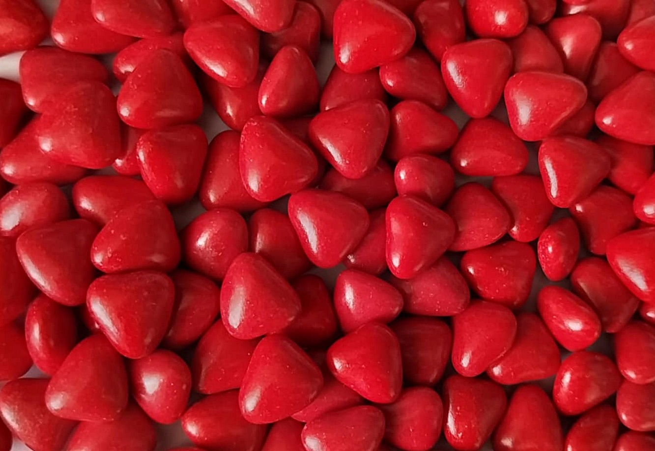 Levně Čokoládové čokoládky srdíčka červené mini posypky dortové dorty 1 kg