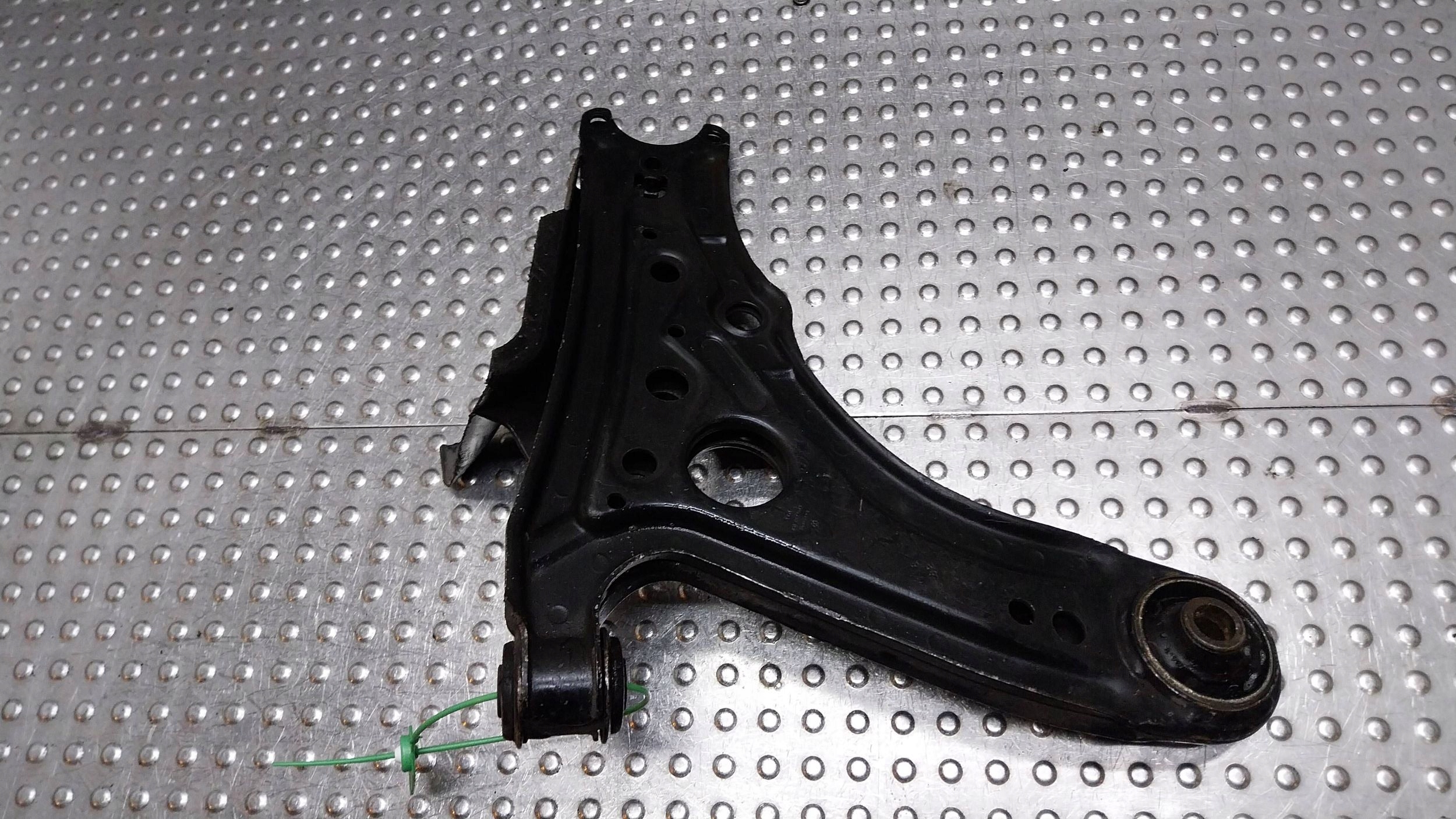 arm left front 6N0407158 VW POLO III LUPO 6X AROZA