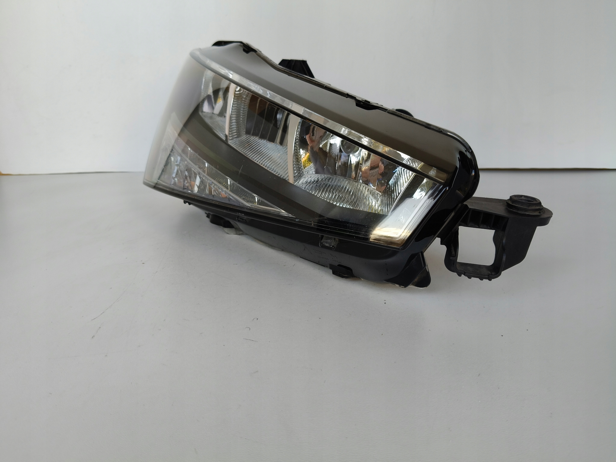 light right REFLEKTOR AUDI Q2 81A 16