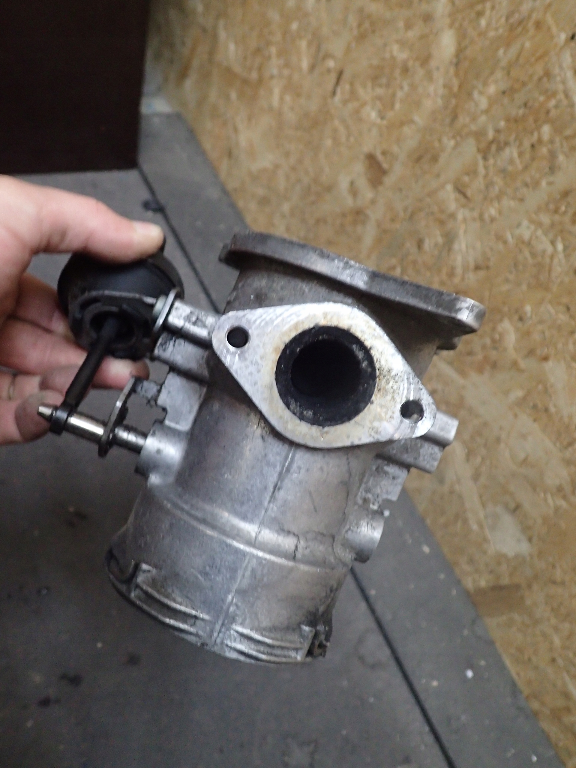 EGR VALVE VW T5 T6 2.5 TDI 070128070B