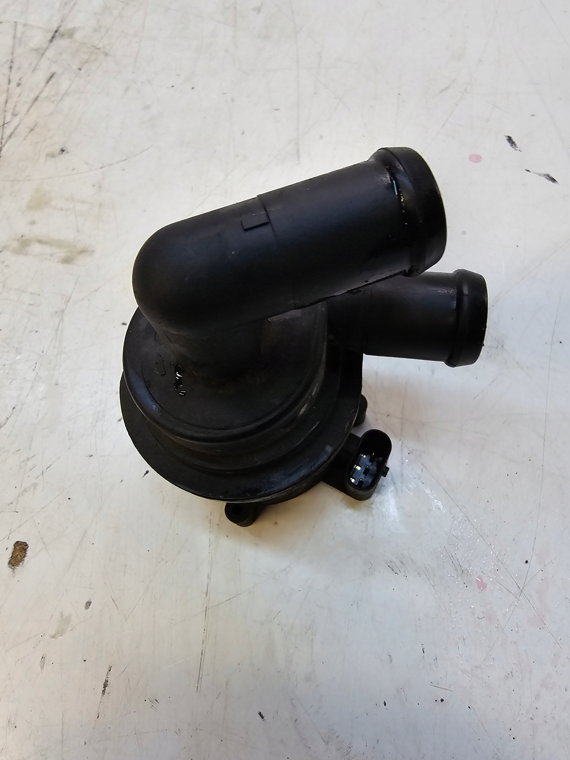 ventil vody prídavná Pumpa AUDI A4 B8 5N0965561A