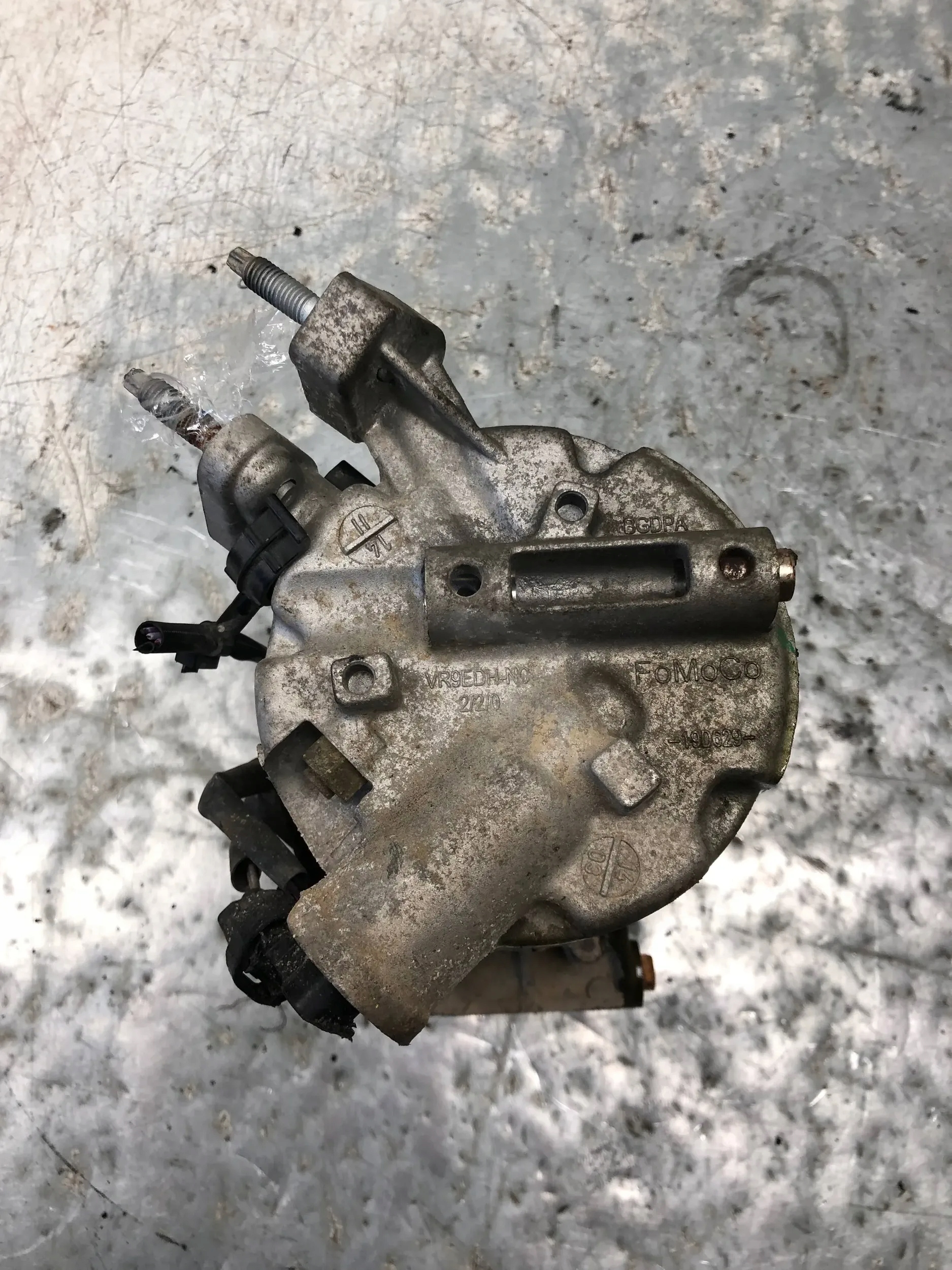 compressor compressor; of the air conditioning FORD FOCUS MK3 CV61-19D629-FE