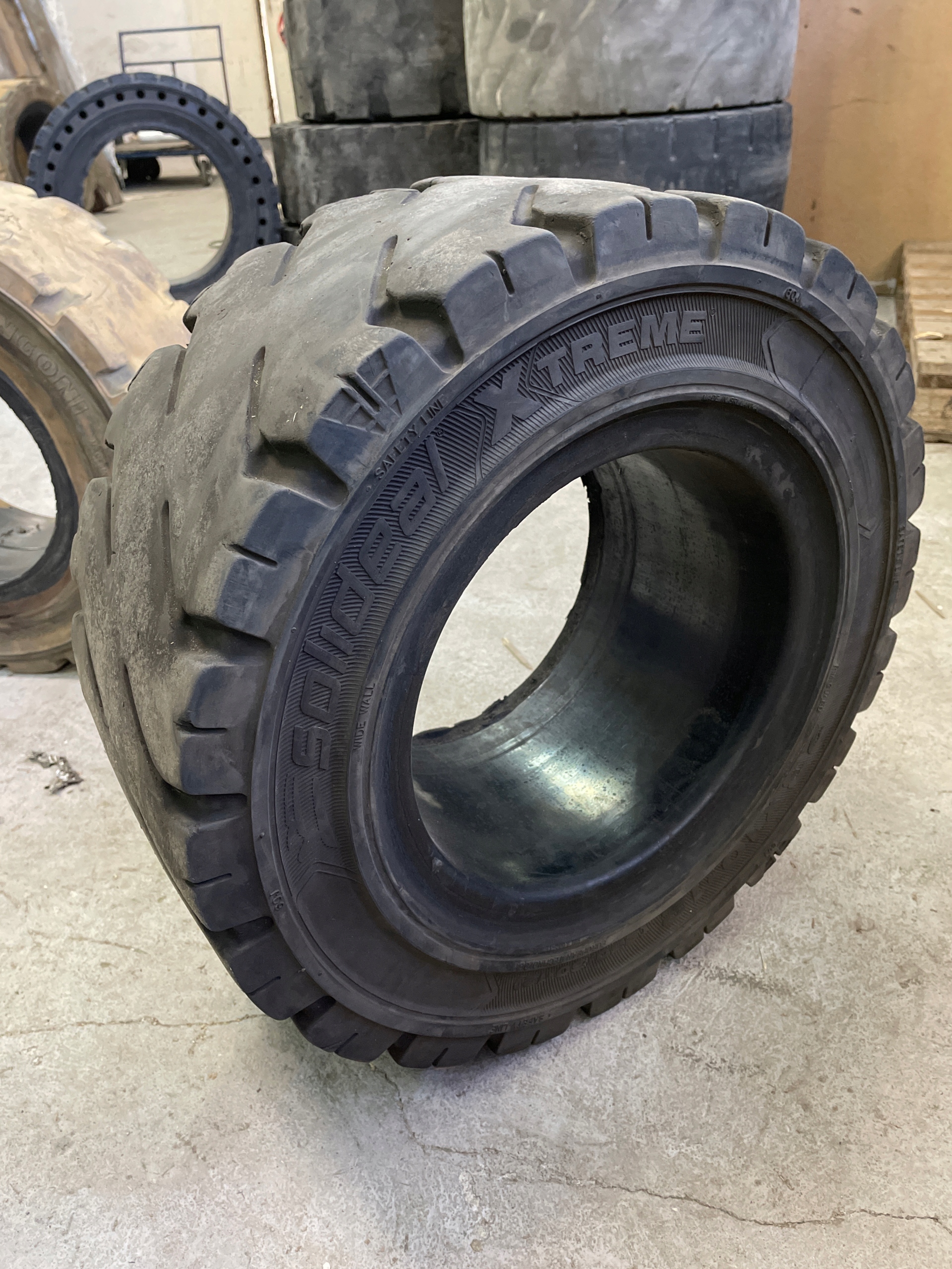 Opona pelna 23x10 12 250 60 12 Solideal do wozka Part manufacturer Solideal