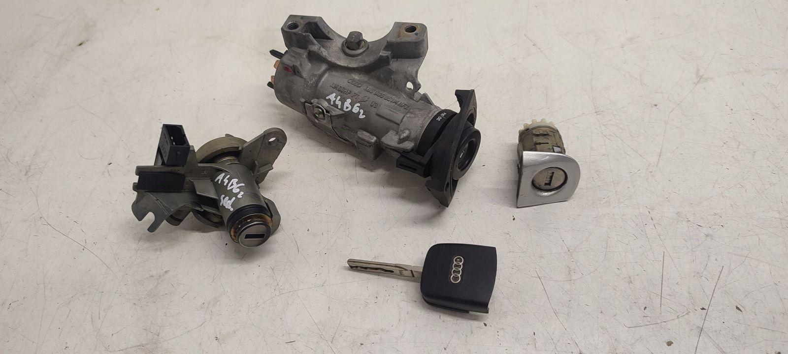 Allumage Insert Clé Audi A4 B6 Berline 2,0 FSI