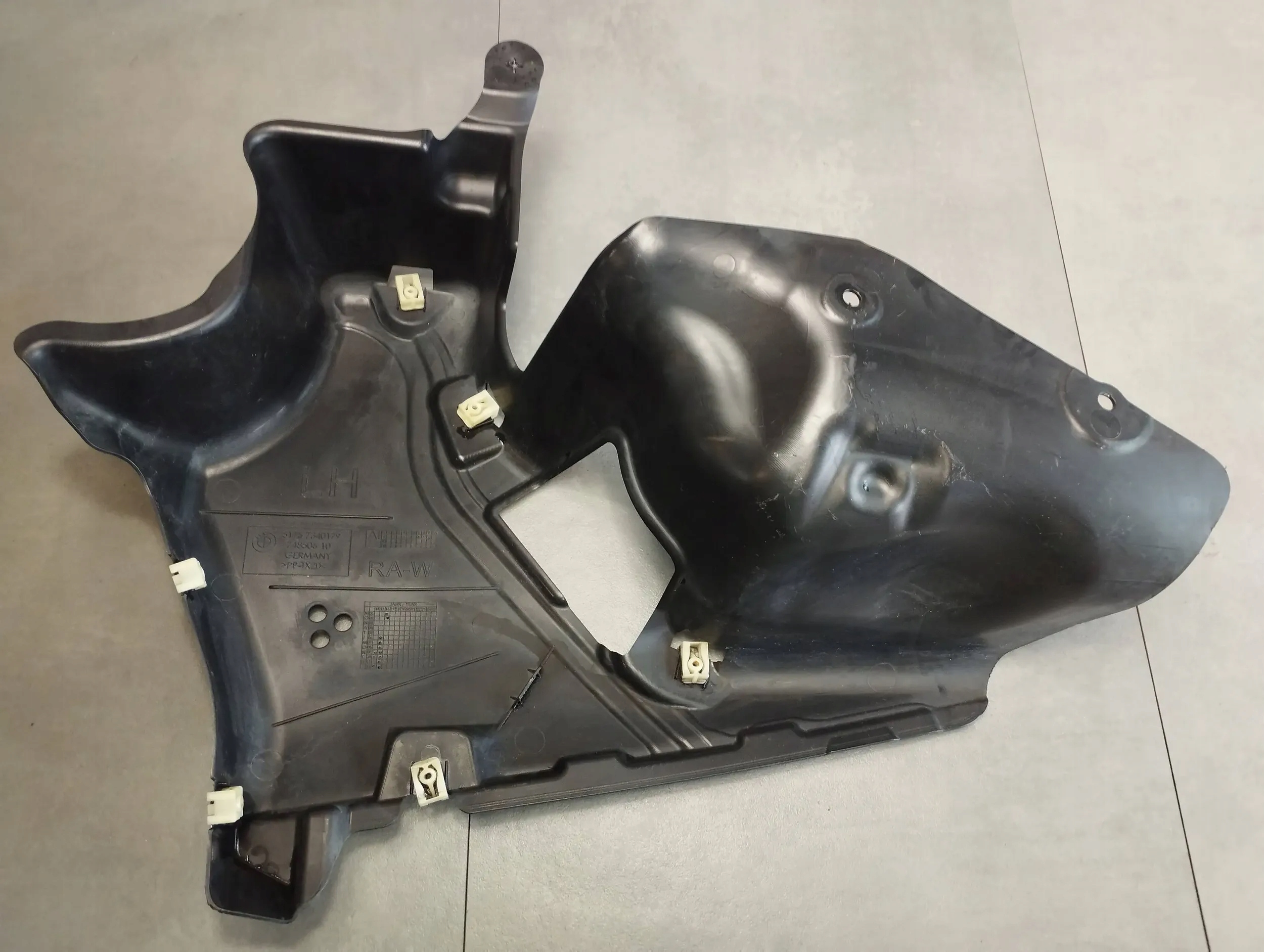 BMW 7 G11 cover chassis rear part 7340179