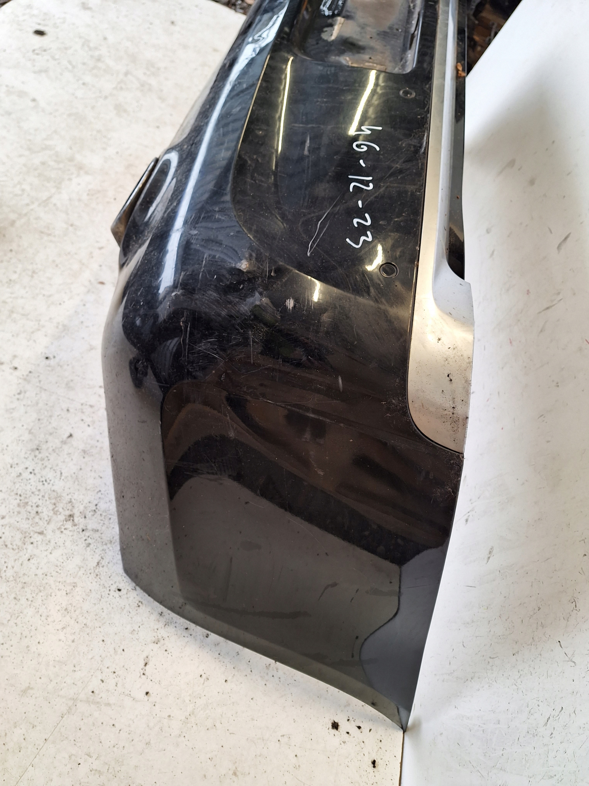 CHRYSLER 300C 11-15 bumper rear part + PDC sedan