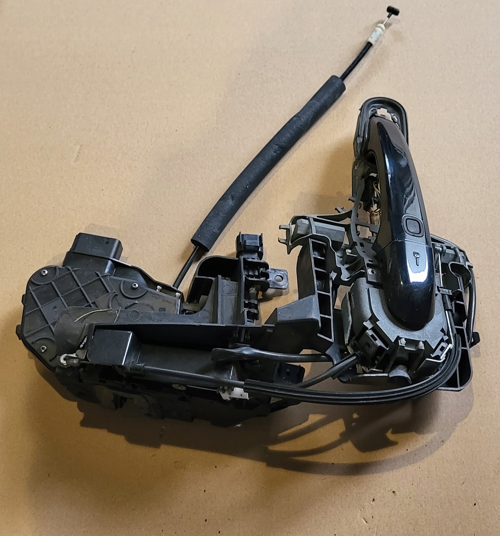 8X23-24995-AE - JAGUAR XF X250 LIFT дверна ручка замок передній лівий