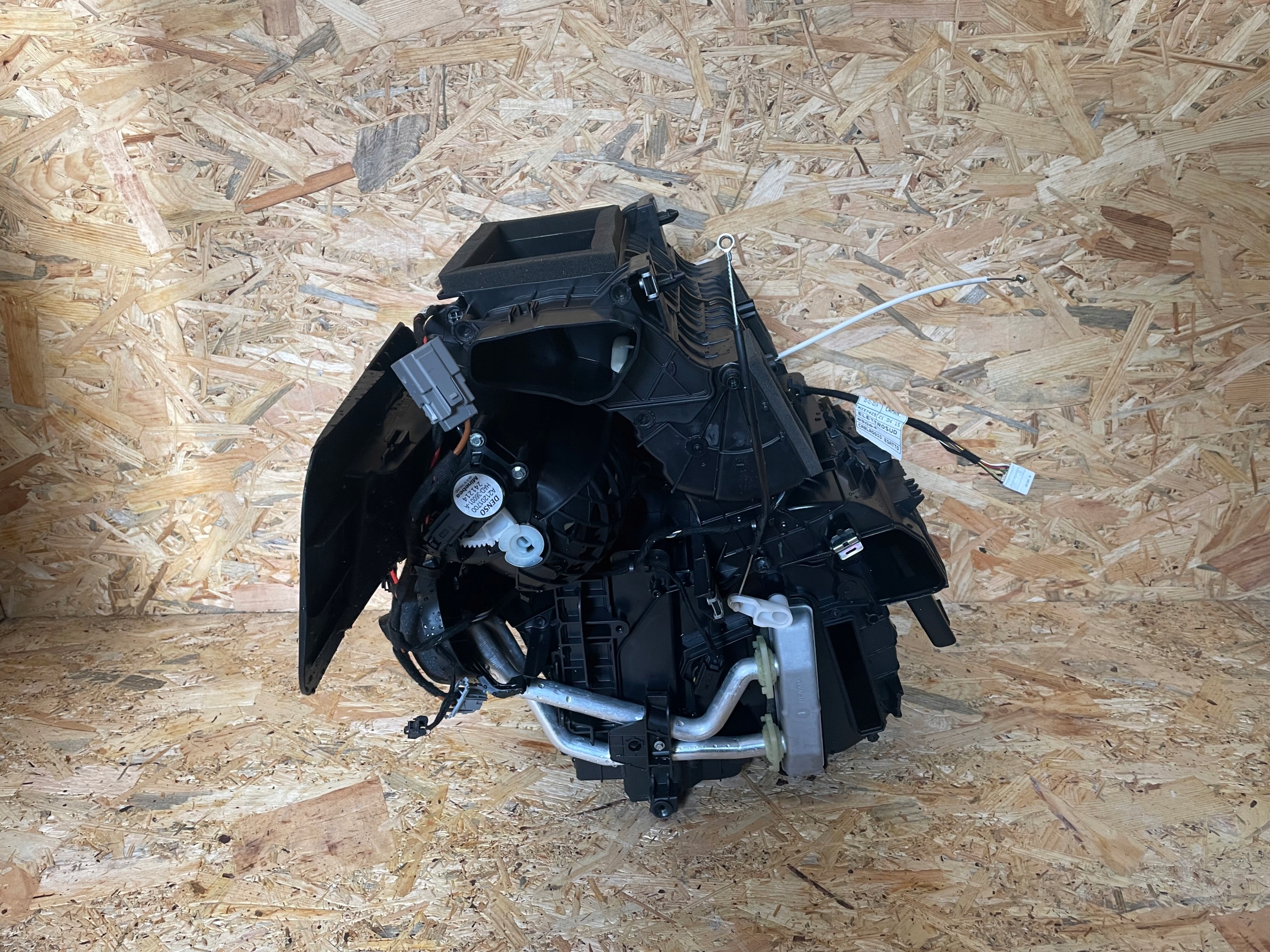 ОБОГРЕВАТЕЛЬ RENAULT CLIO IV 4 272705269R ЕВРОПА