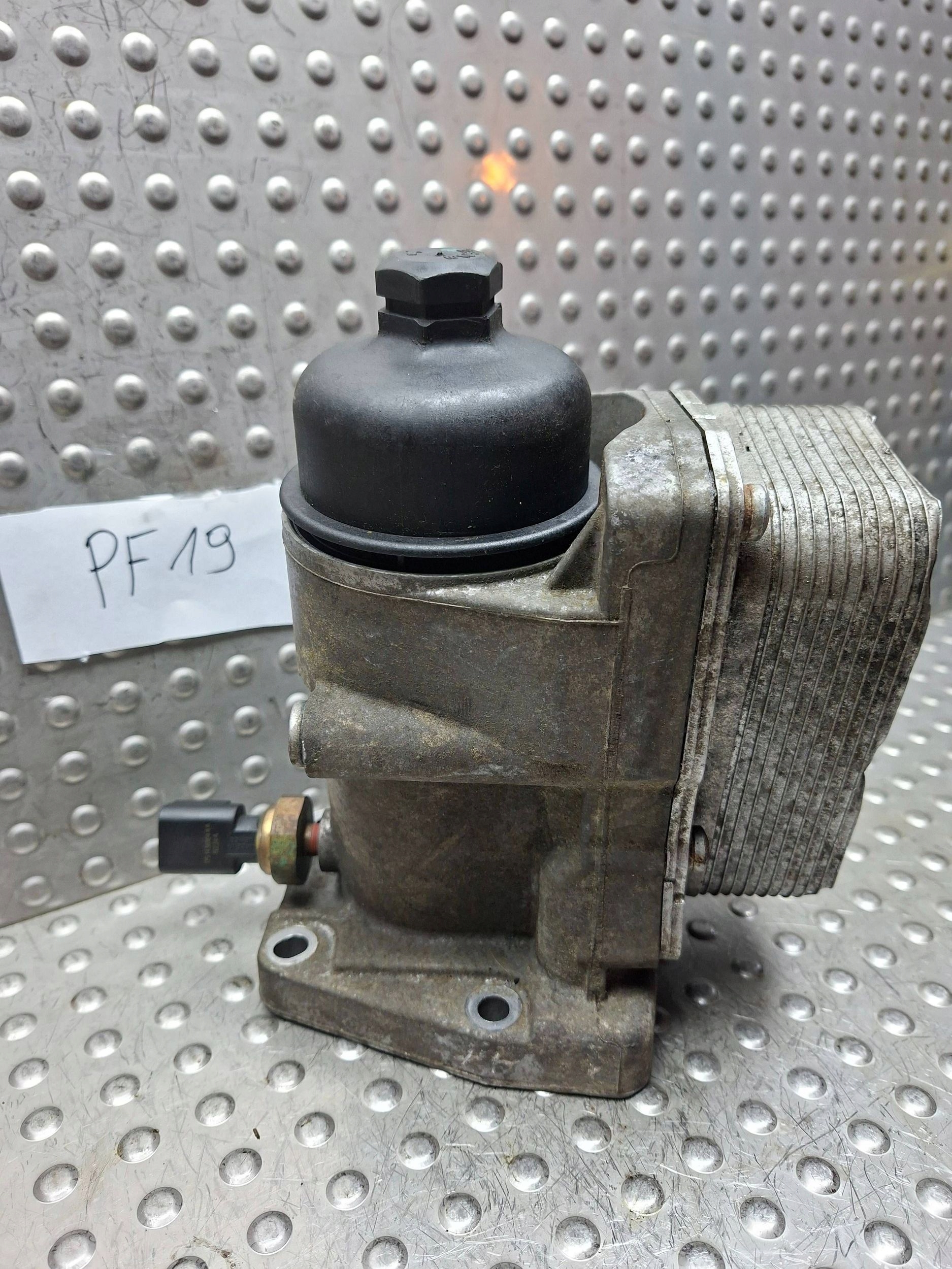 Ölfiltergehäuse CHRYSLER VOYAGER 08- 2.8 CRD 70313766