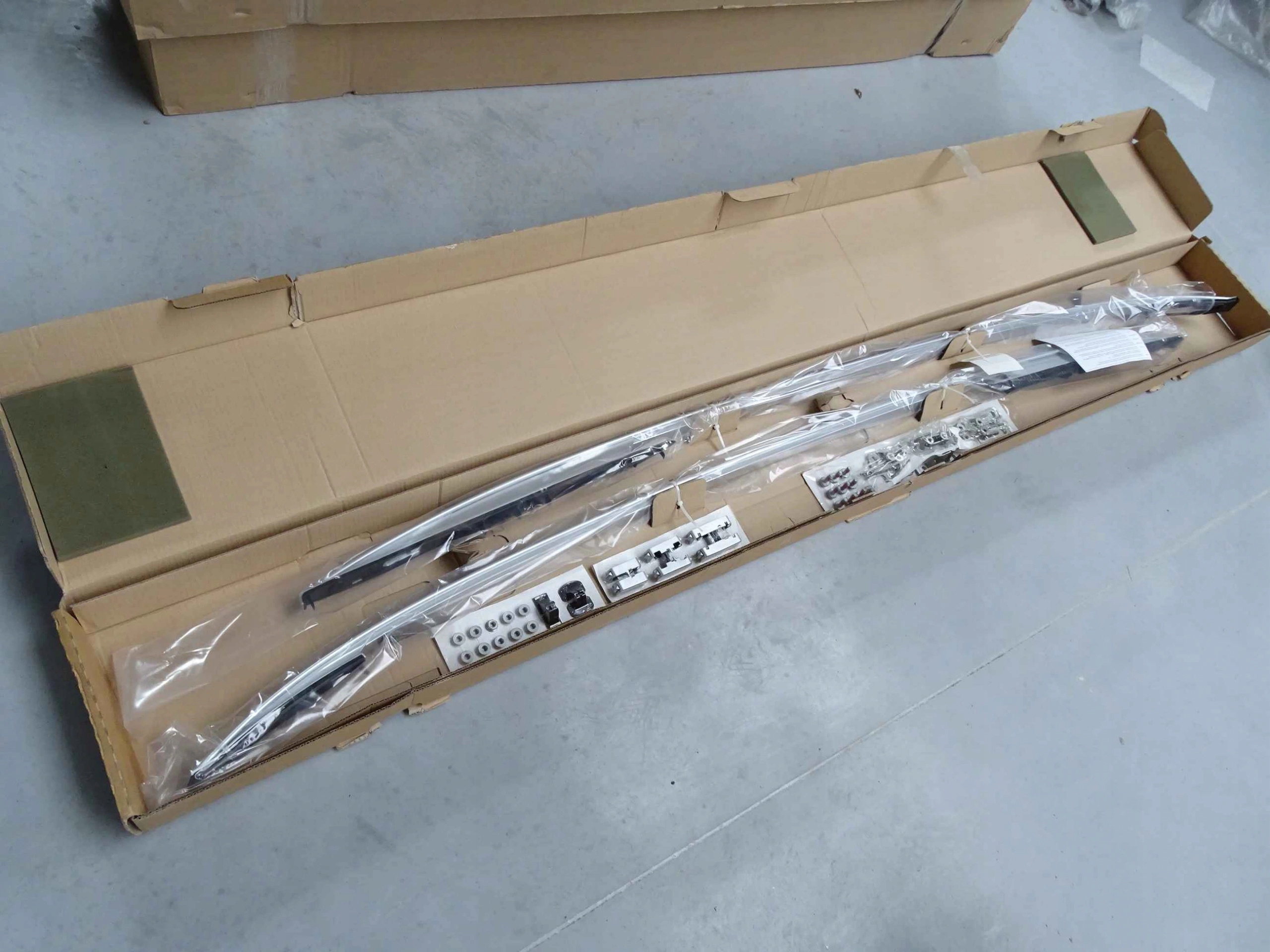 ORYGINALNE relingi dachowe DISCOVERY SPORT 2015 Weight with packaging 1 kg