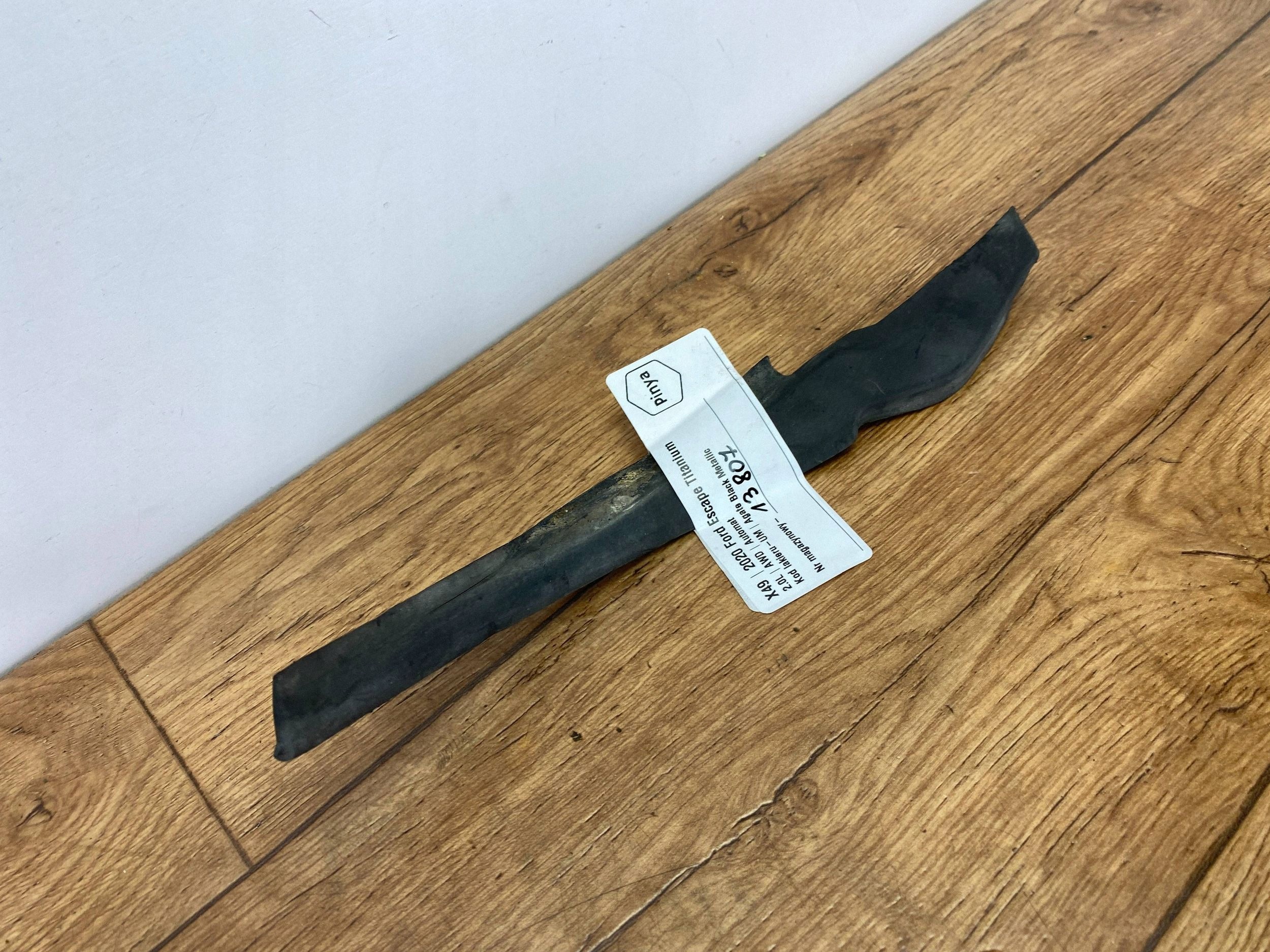 moulding under the window right Ford Escape IV 2020+