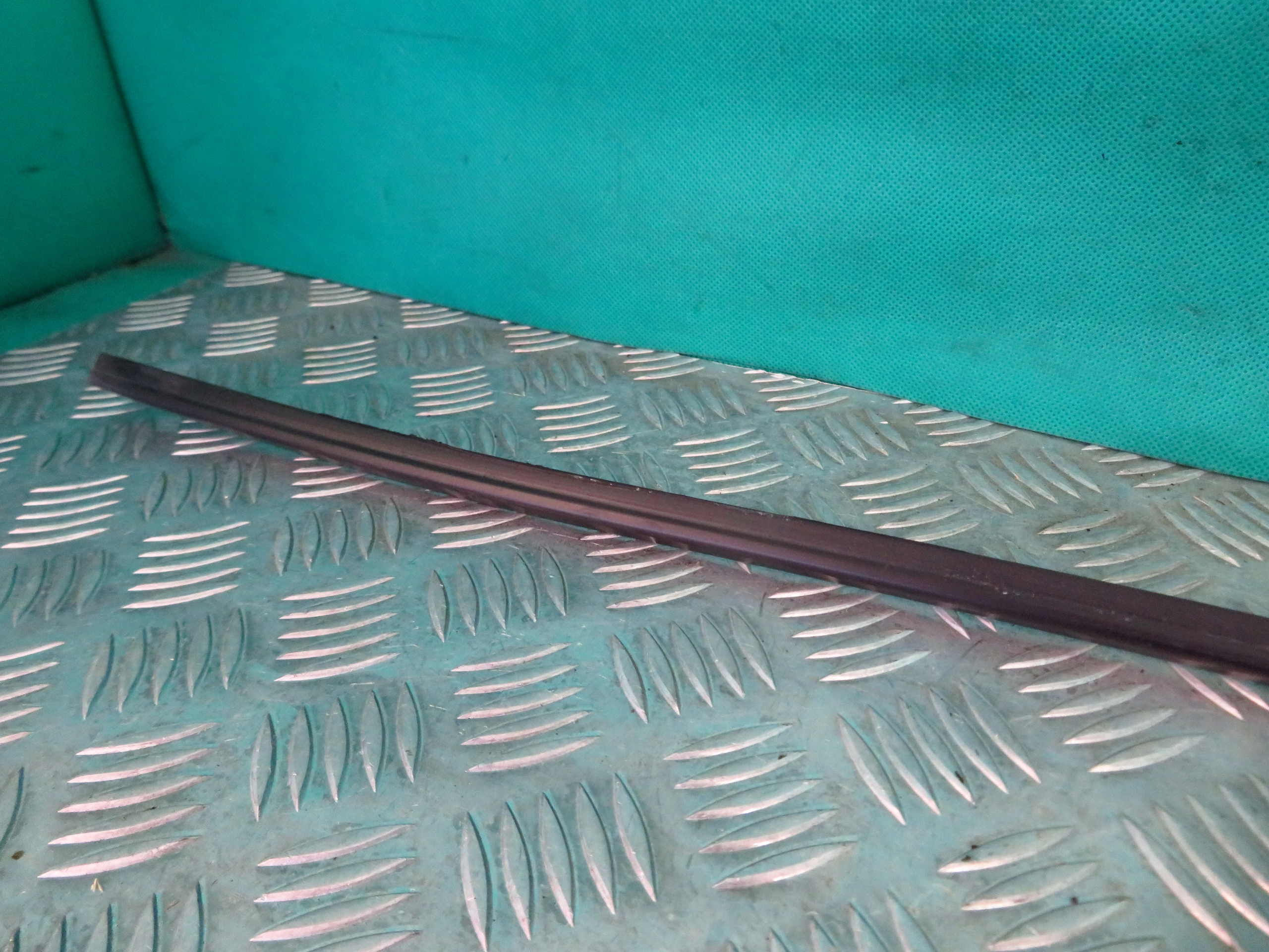 AB39-2103122-AA - ПРОКЛАДКА ОБШИВКИ КРЫШКИ FORD RANGER IV 17R