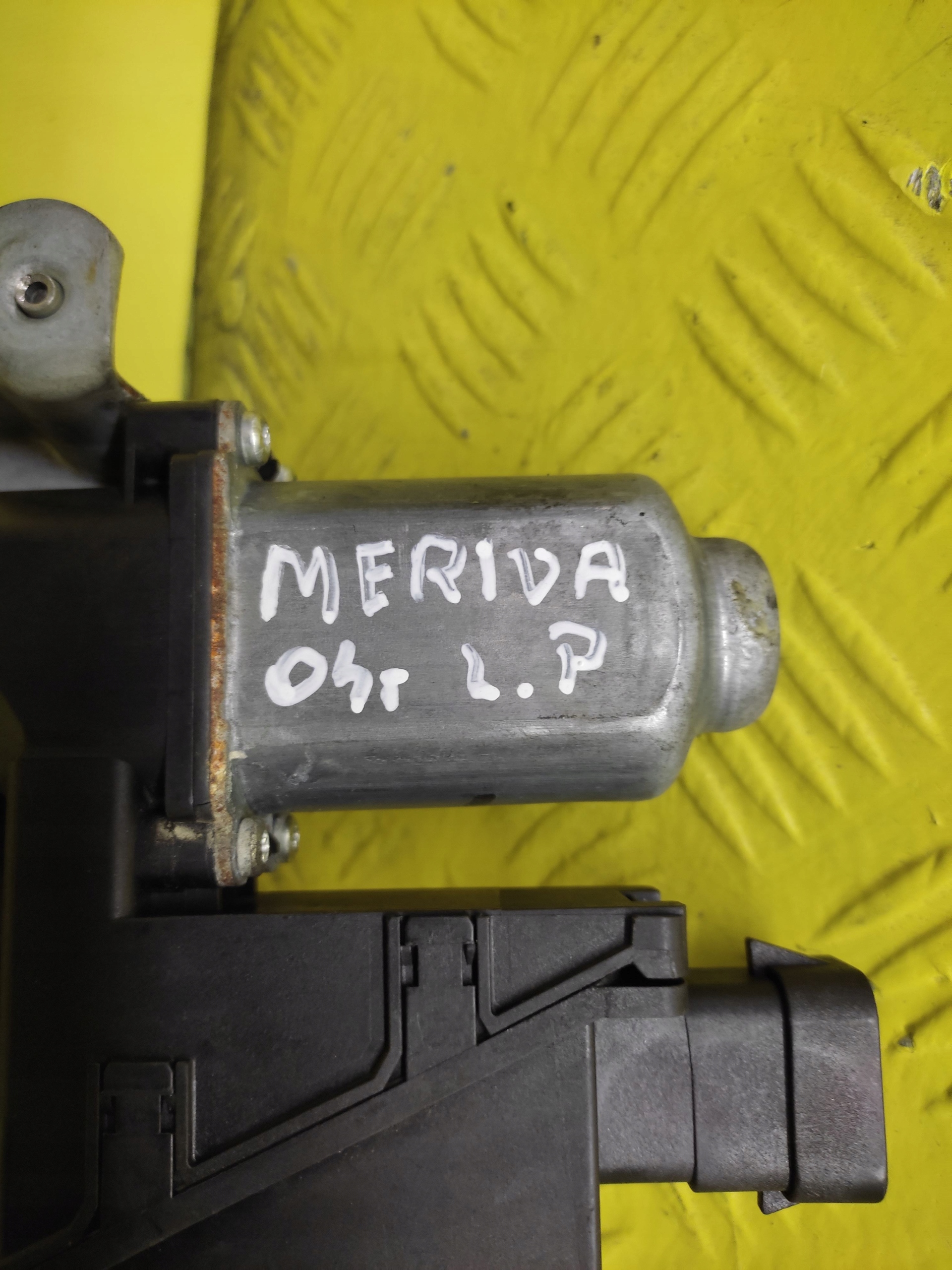 OPEL MERIVA A window regulator left front 93362662