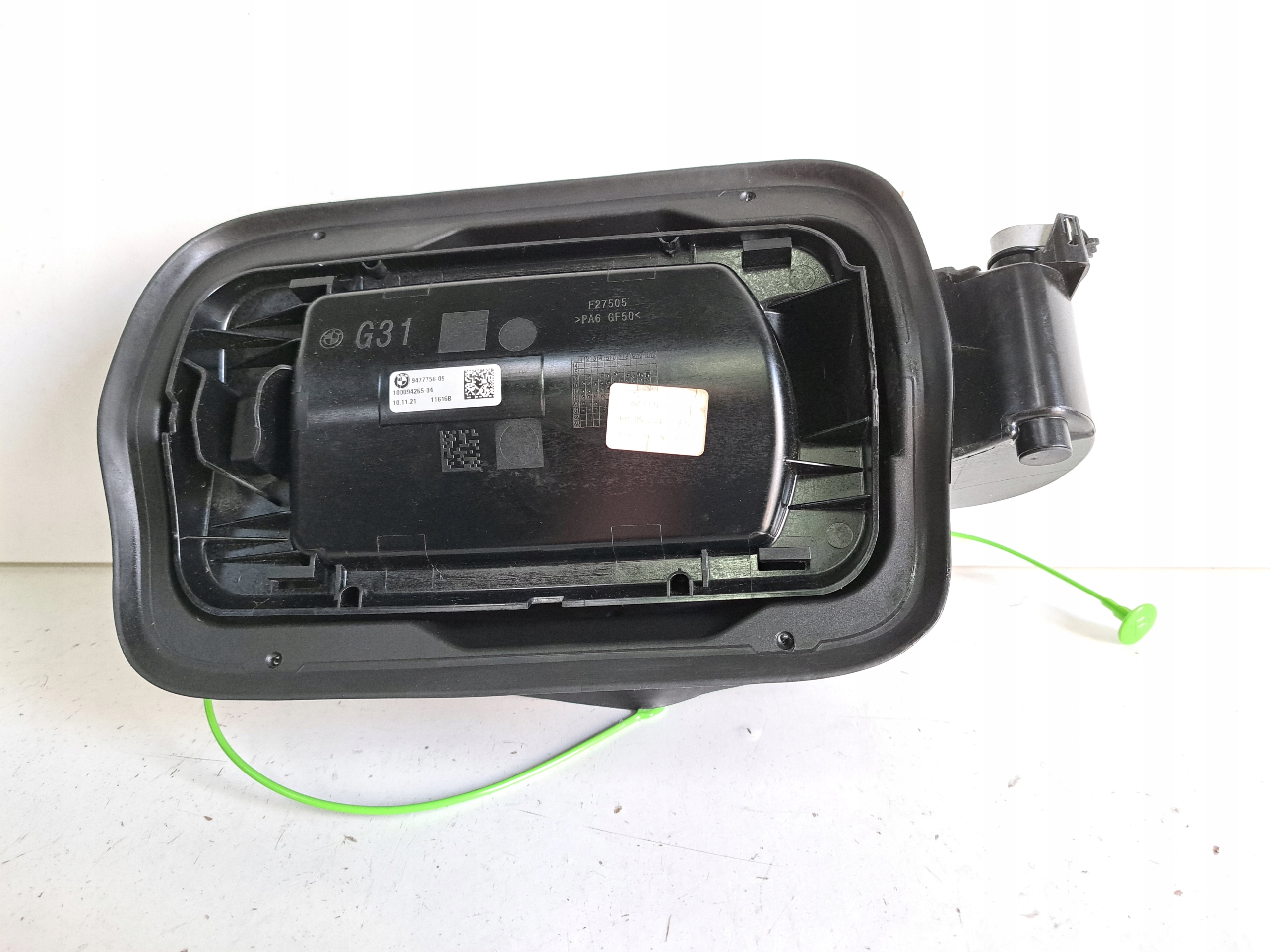 BMW G31 кришка паливного бака 9477756