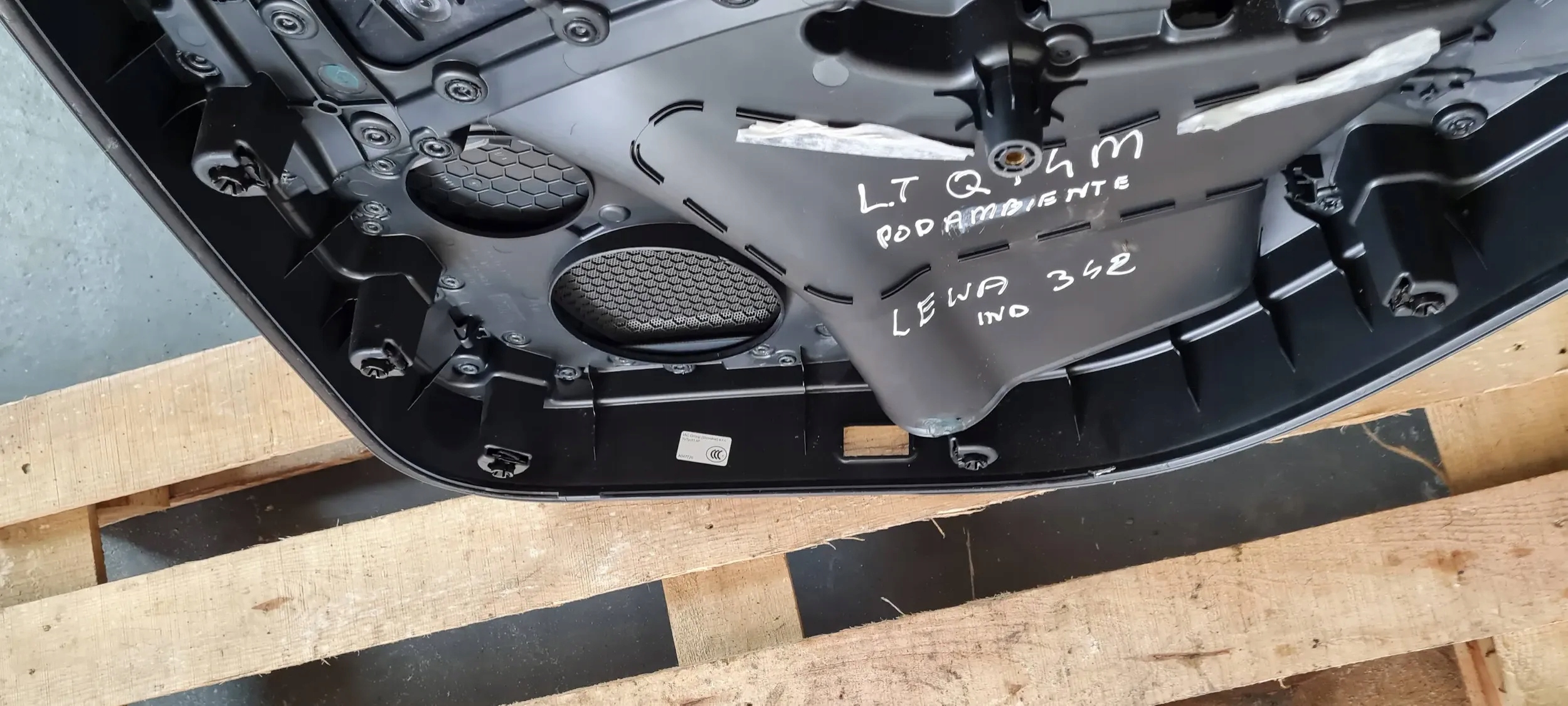 Q7 4M II SQ7 side left rear part ALCANTARA below AMBIENTE 4M0867317B