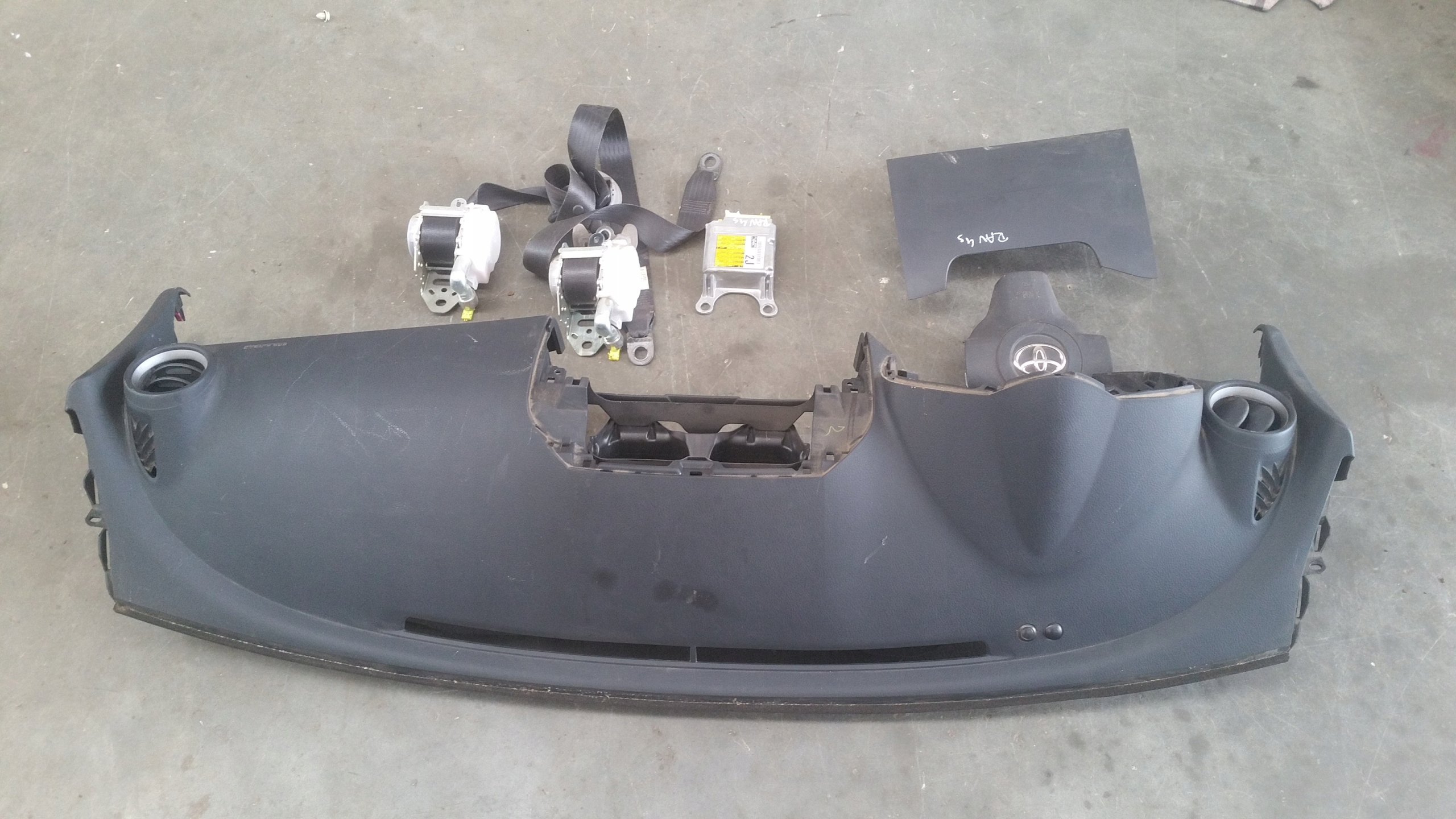 dashboard panel airbags tension belts sensor Toyota RAV4