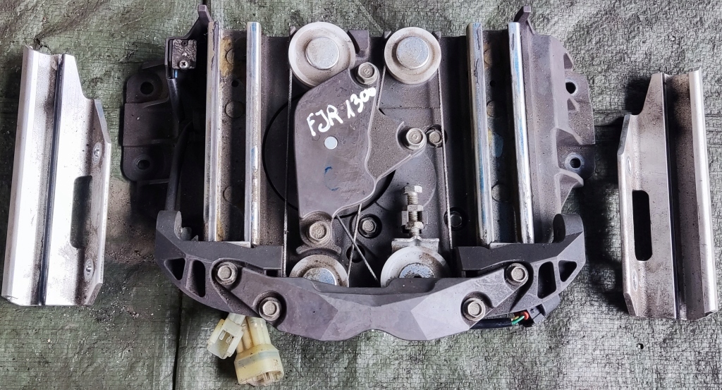 Yamaha FJR 1300 06-12 механізм склопідіймача