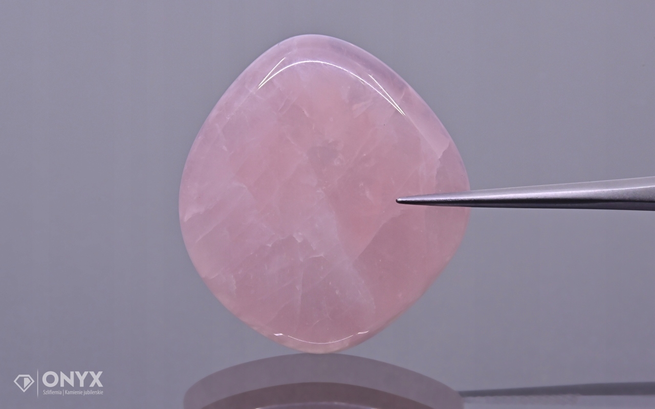 Křemen růžový konvexní nepravidelná deska 28x27 mm