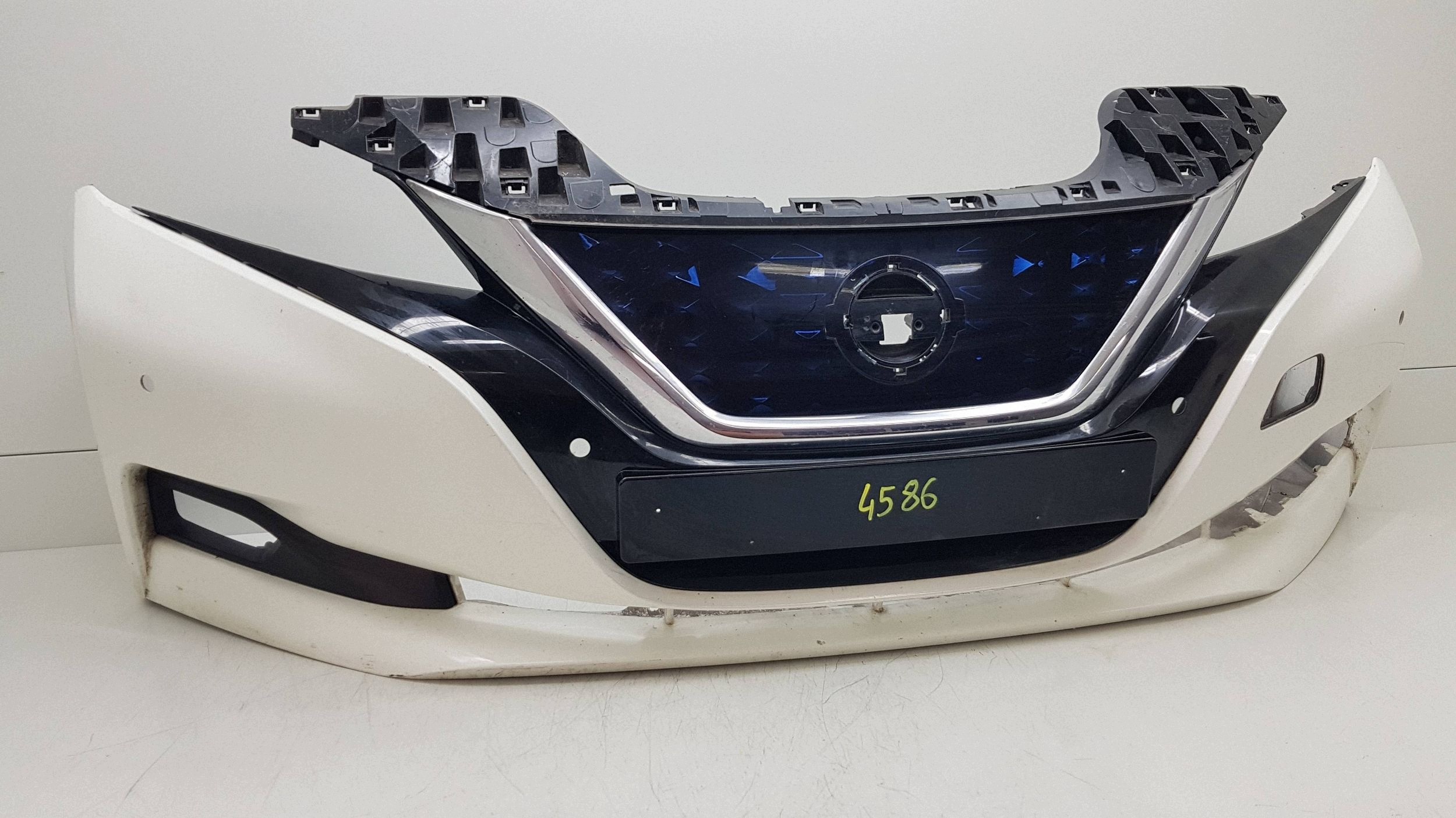 NISSAN LEAF II 2017 - bumper front 62022-5SH0H