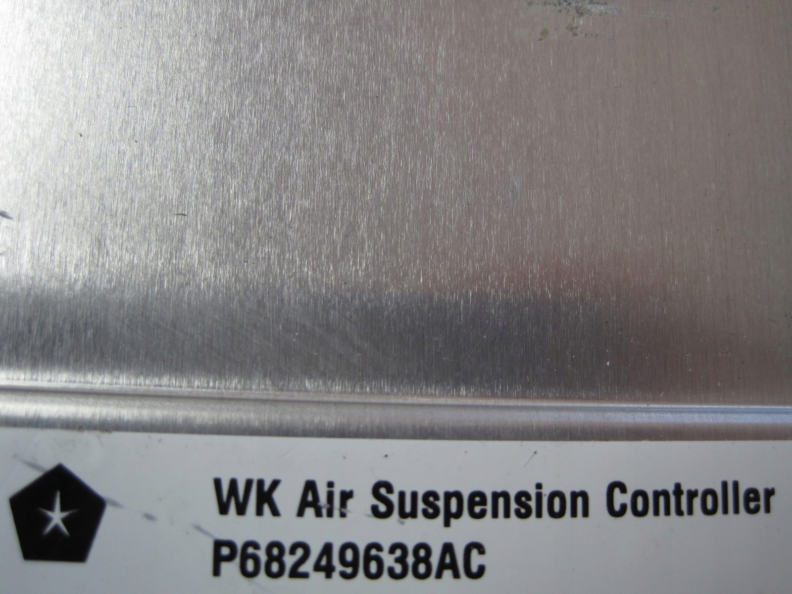 Moduł sterownik zawieszenia Jeep Grand Cherokee WK2 P68249638AC Producent inny