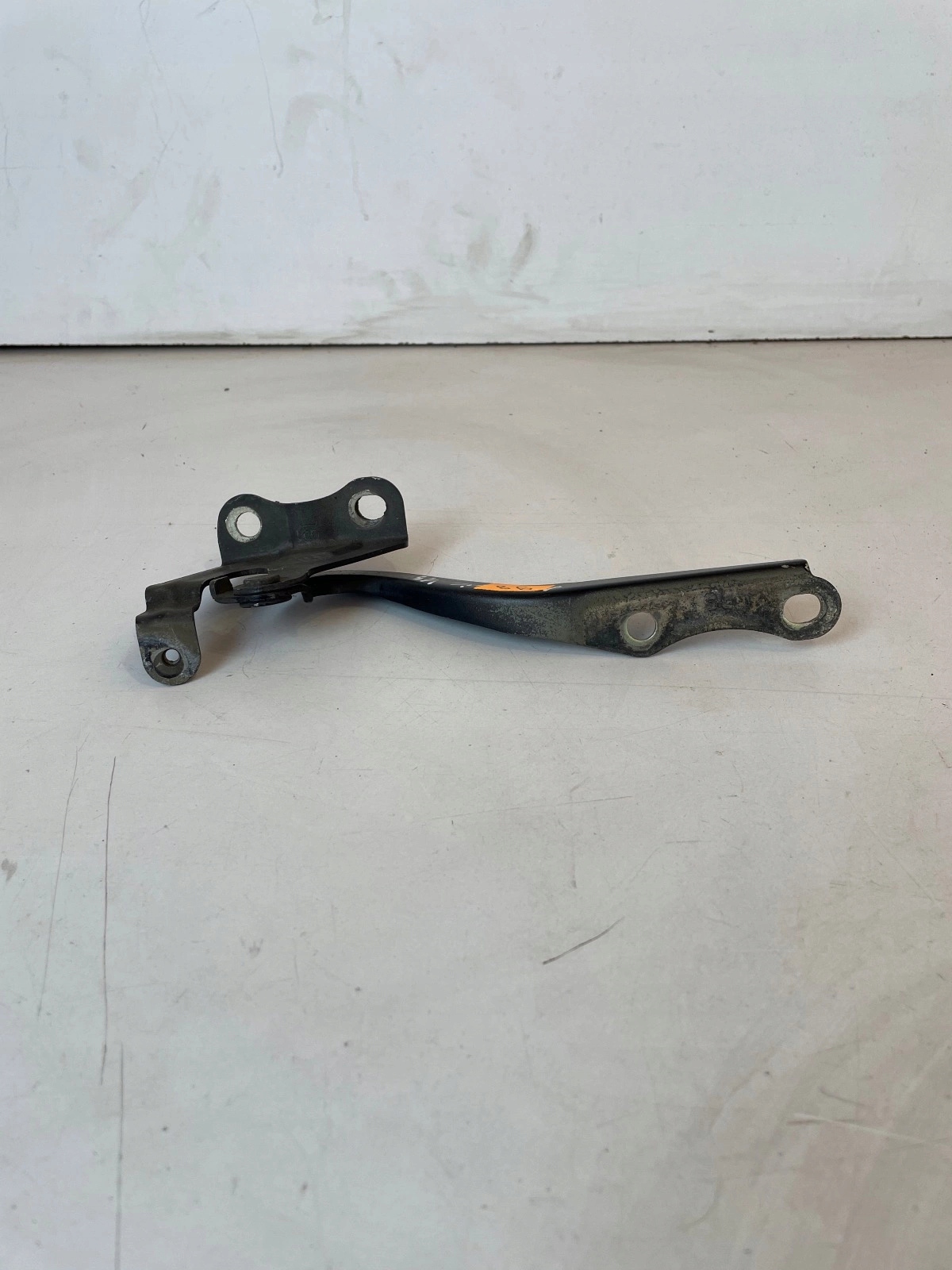 hinge bonnets front front left Toyota Avensis T27 lift