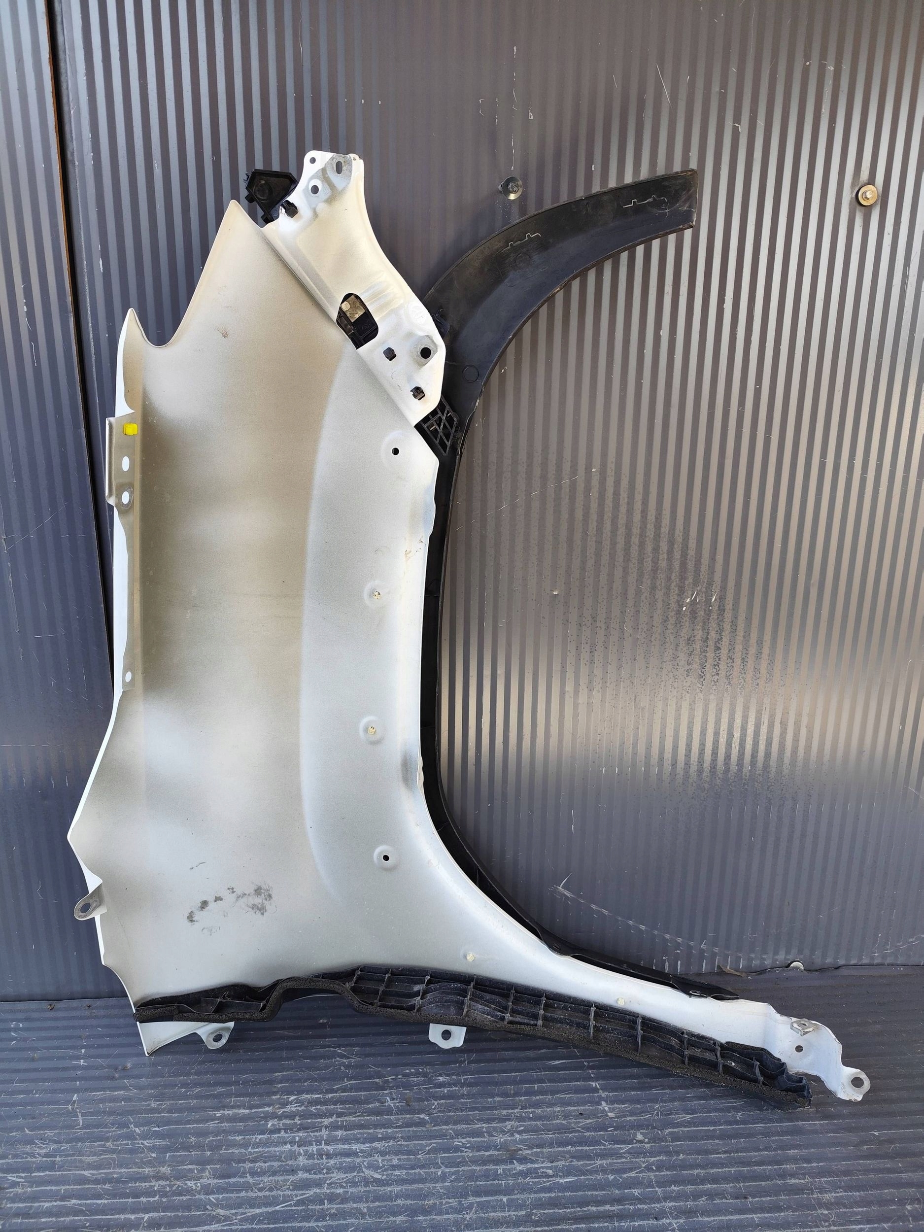 TOYOTA YARIS CROSS fender front left complete DEMONTAZ