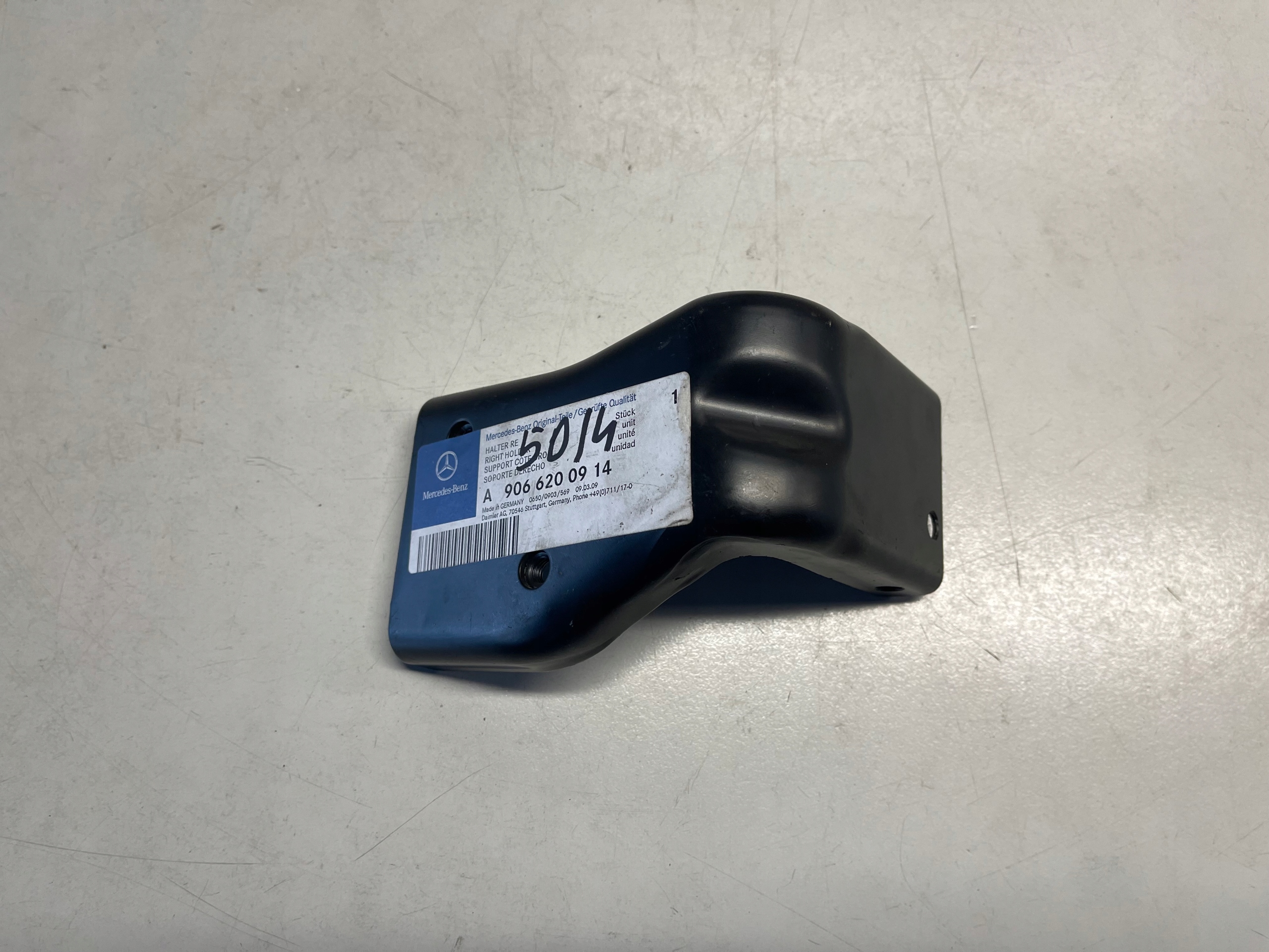 A9066200914 - Мерседес W906 кронштейн кронштейн крило ремінь лівий П