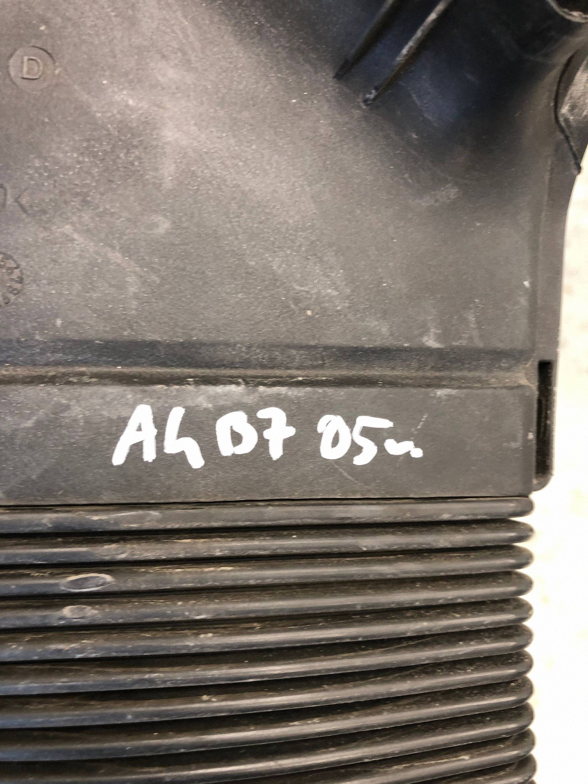 pipe air hose AUDI A4 B7 8E0129617D