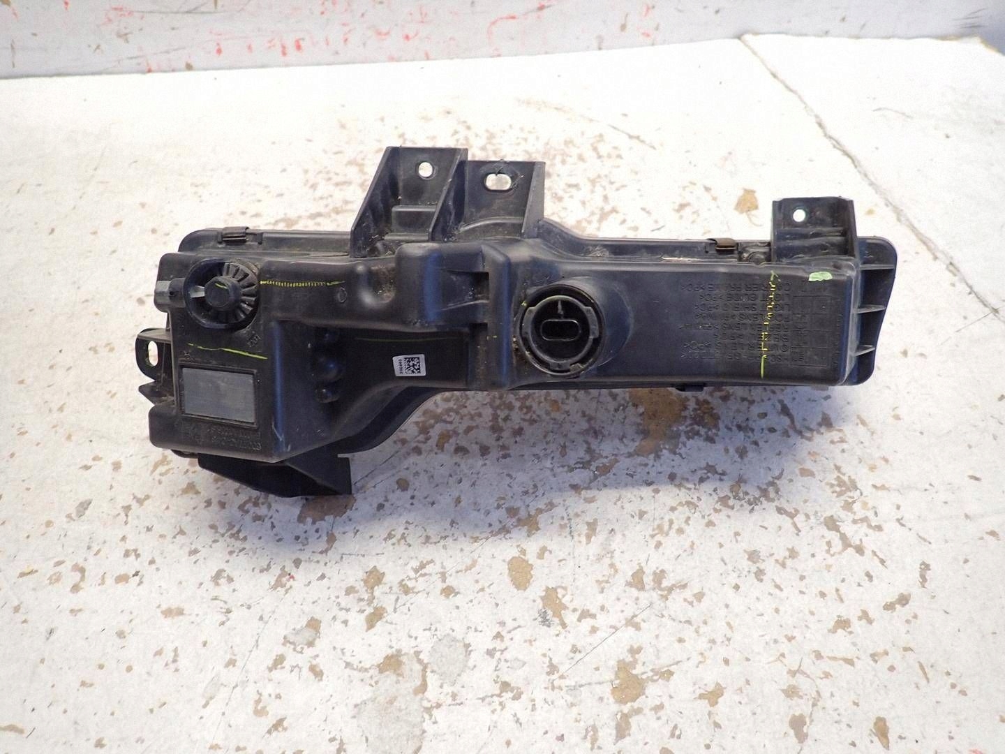 daytime running lights right side Tesla Model 3 107739600D