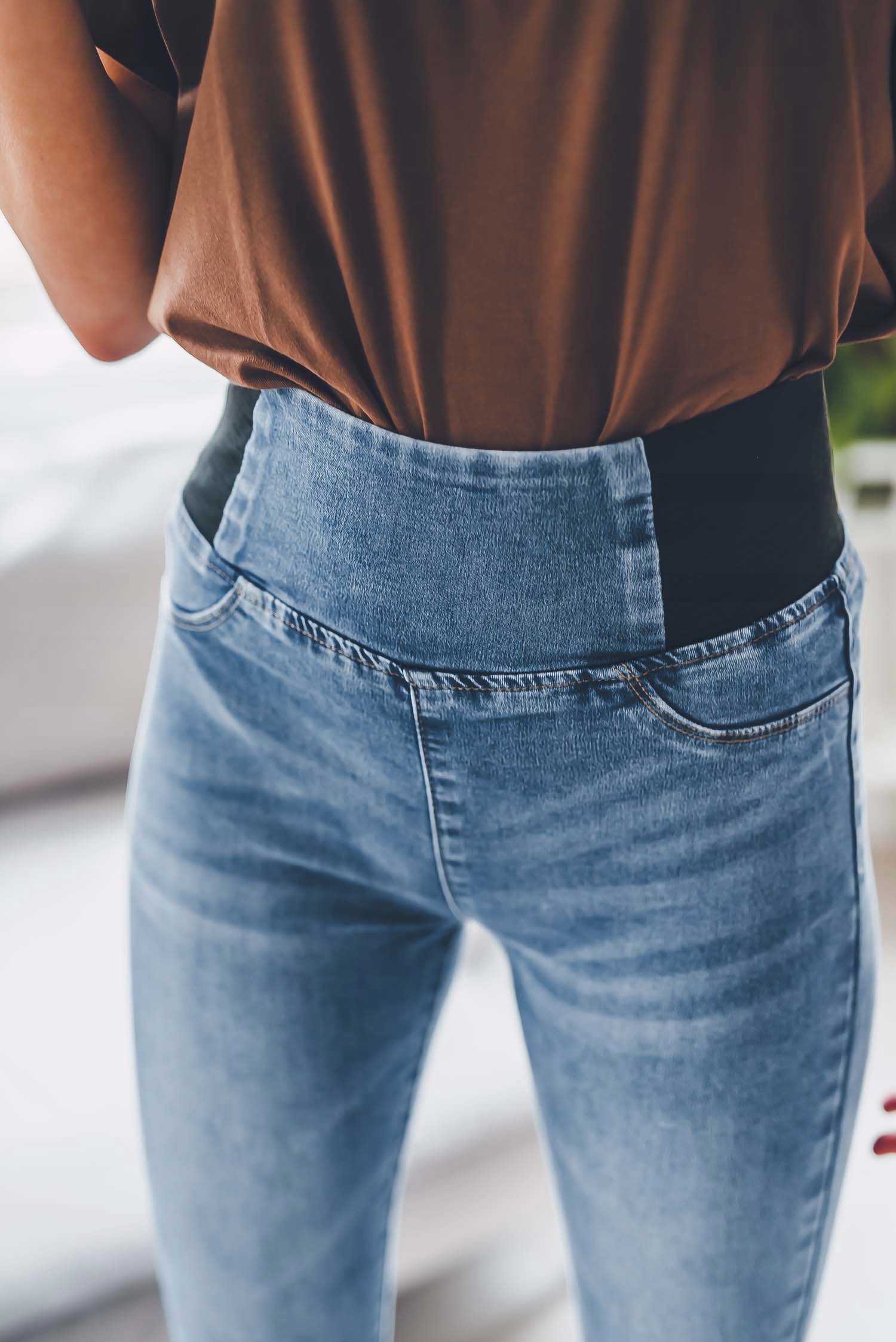 Klasyczne tregginsy damskie spodnie rurki guma S Zapięcie brak