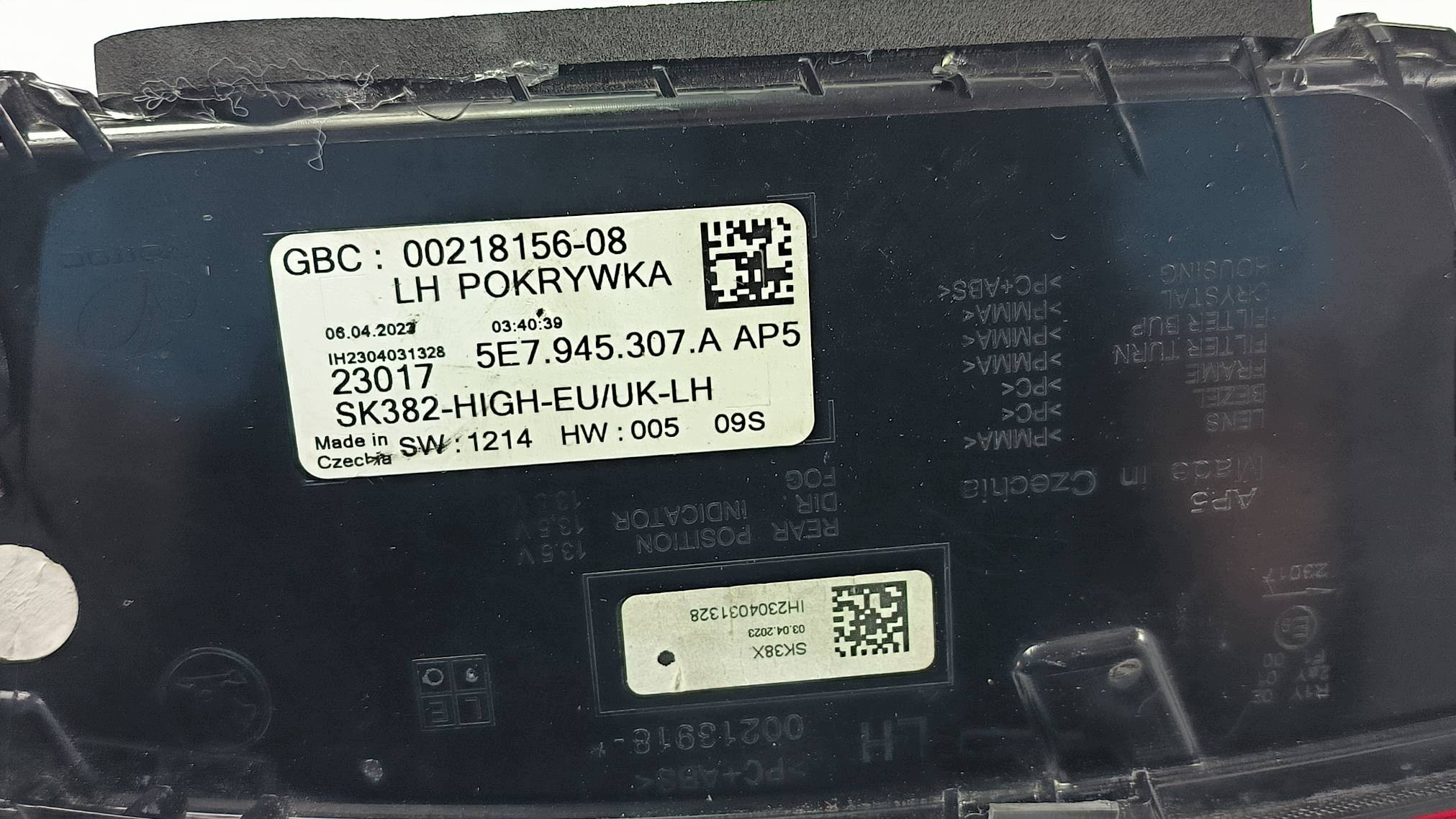 light to the bonnet left SKODA OCTAVIA IV