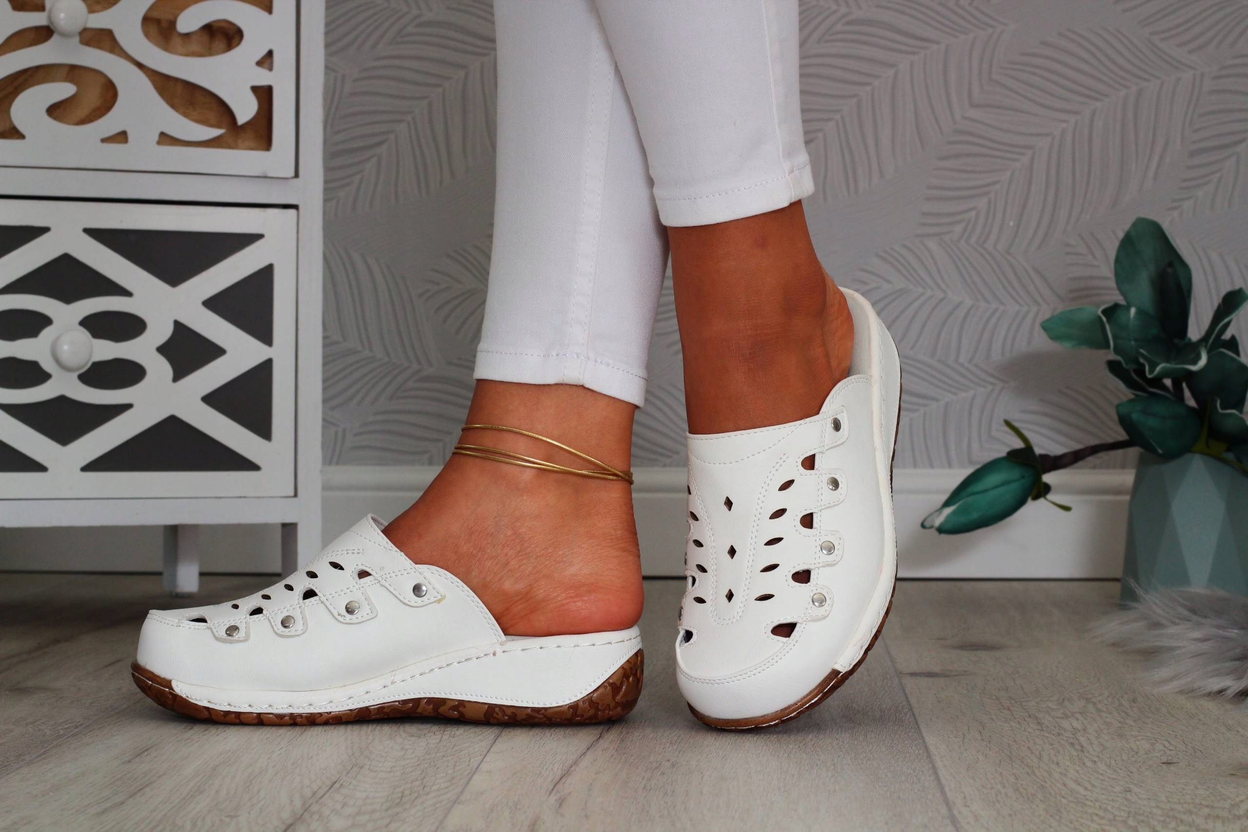 ORTOPEDYCZNE KLAPKI DAMSKIE LEKKIE SZYTE SKÓRA Długość wkładki 24.5 cm