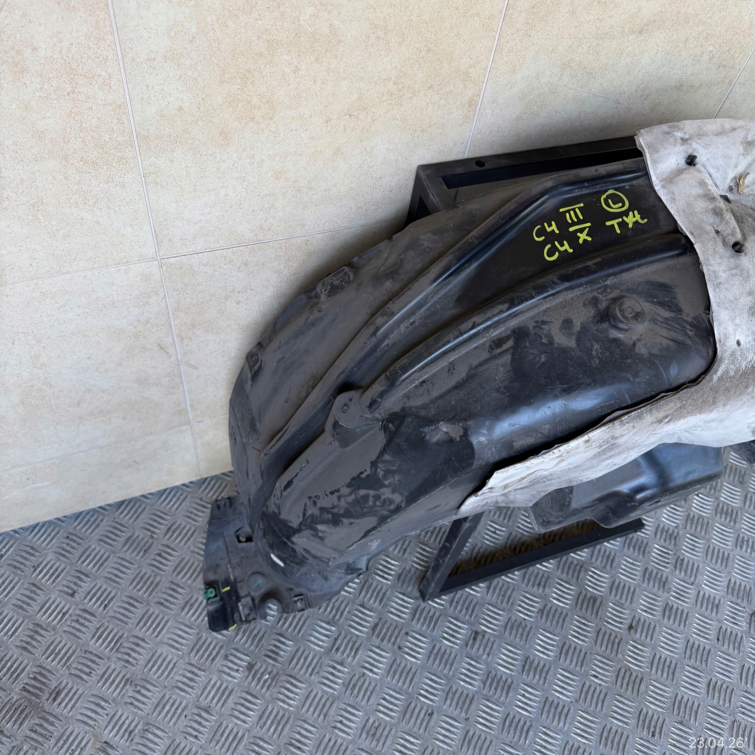 mudguard rear. left CITROEN C4 X C4 III 9831256780