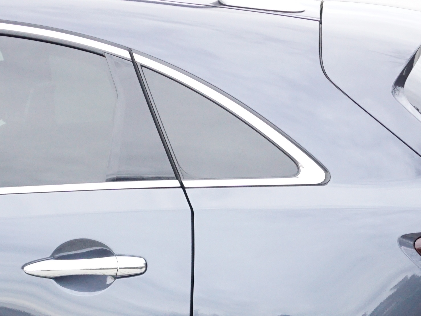 SZYBA BOCZNA KAROSERYJNA INFINITI QX70 FX37 FX30d