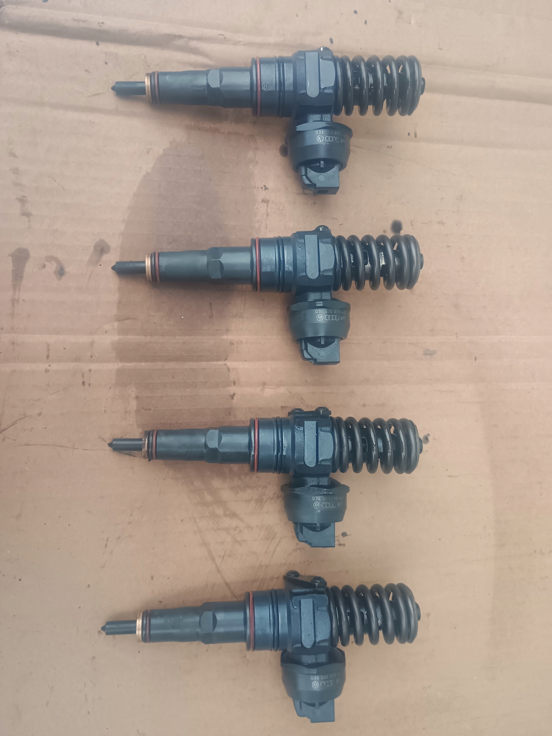 Pumpedüse 038130073AQ VW AUDI 1,9 TDI