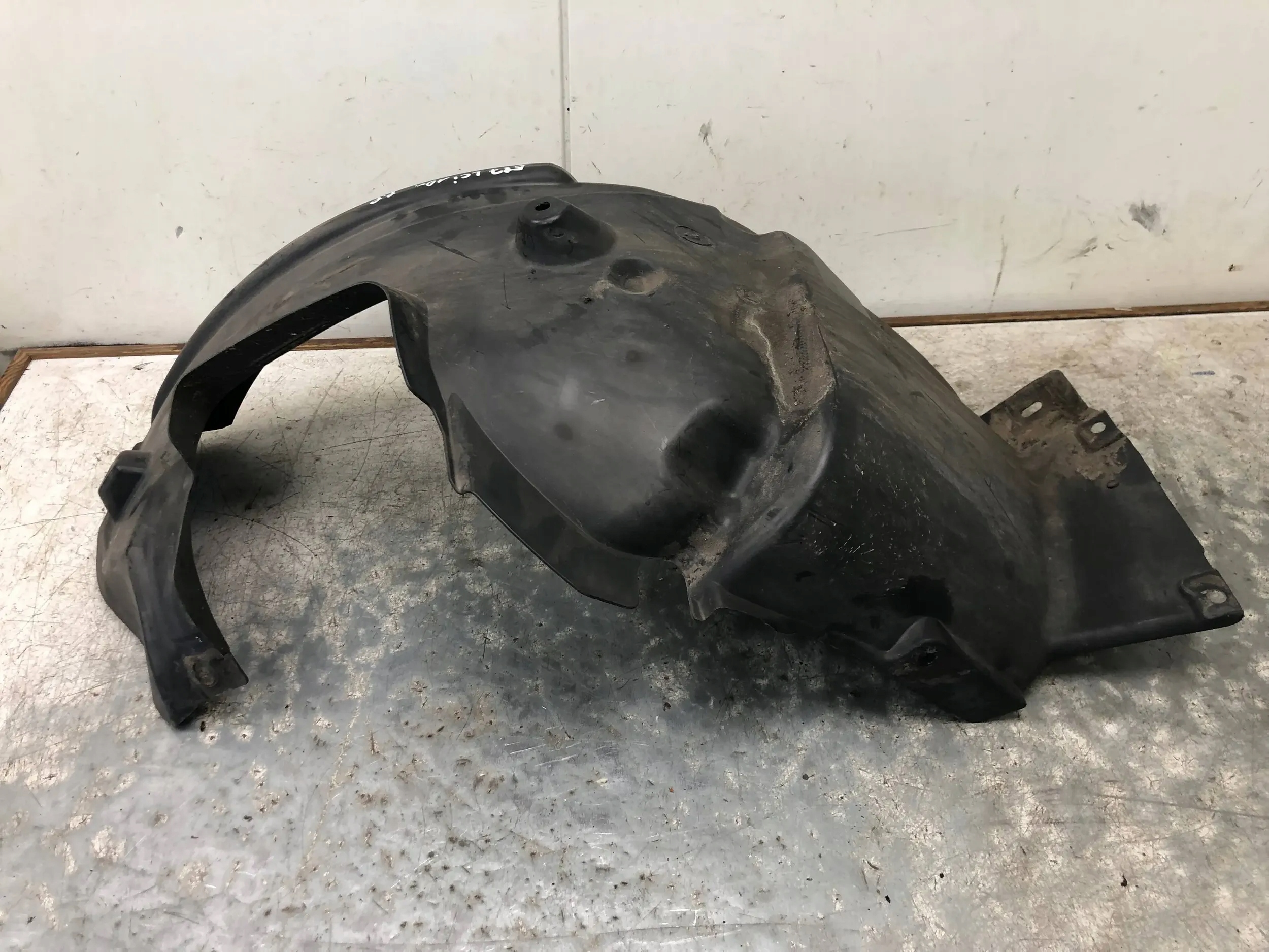 mudguard right front BMW E87 LCI 7059372