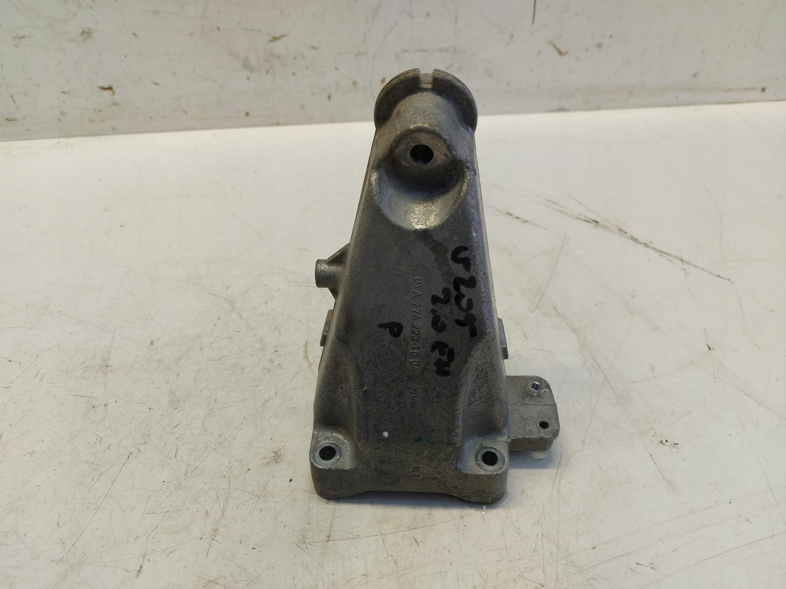 MERCEDES W205 C300E ENGINE MOUNT A2742231004