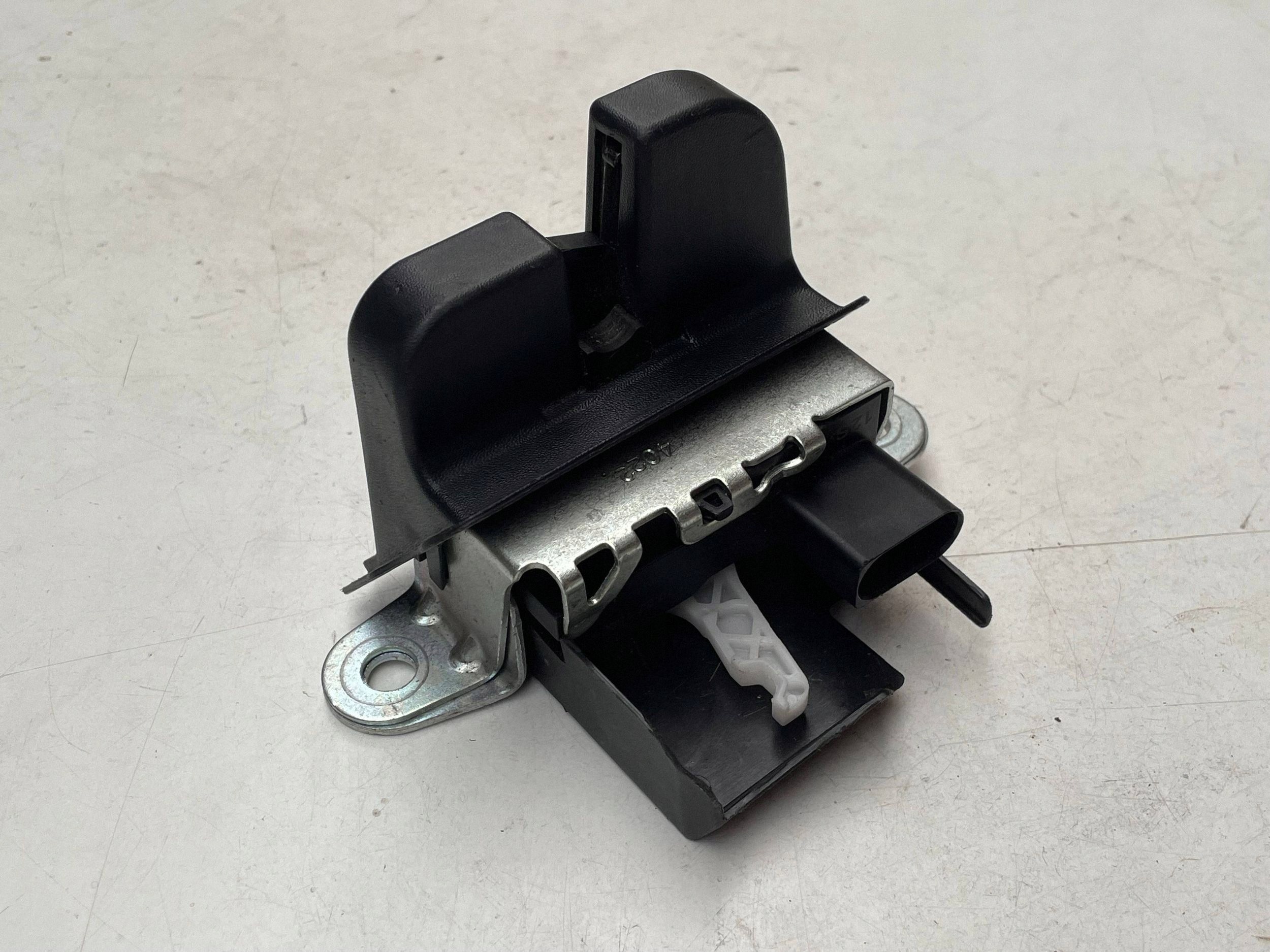 lock bonnet boot VOLKSWAGEN T-CROSS 2G6827505B @M