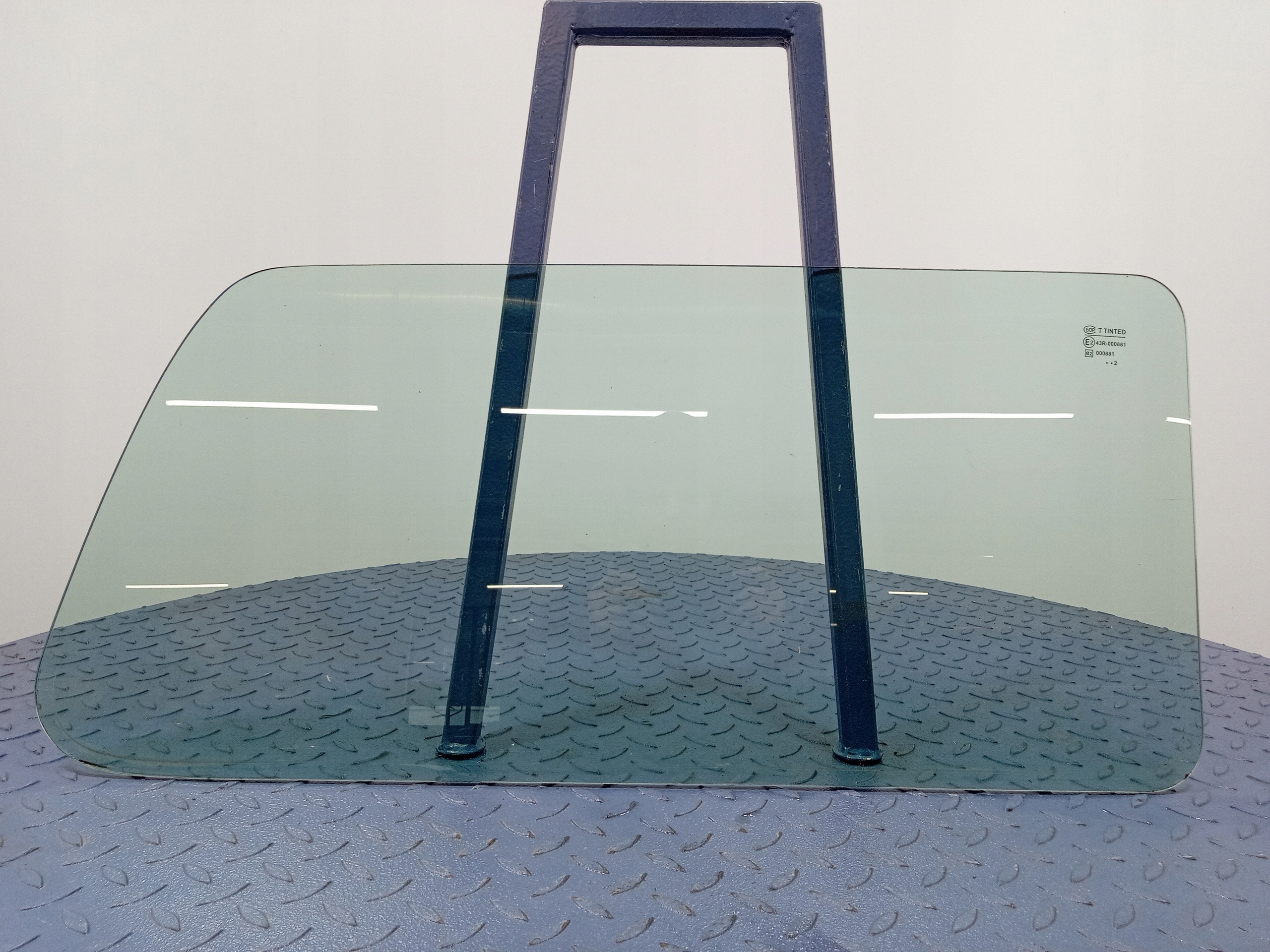 LADA NIVA 3D КУЗОВНОЕ СТЕКЛО ЗАДНИЙ ПРАВЫЙ 02R