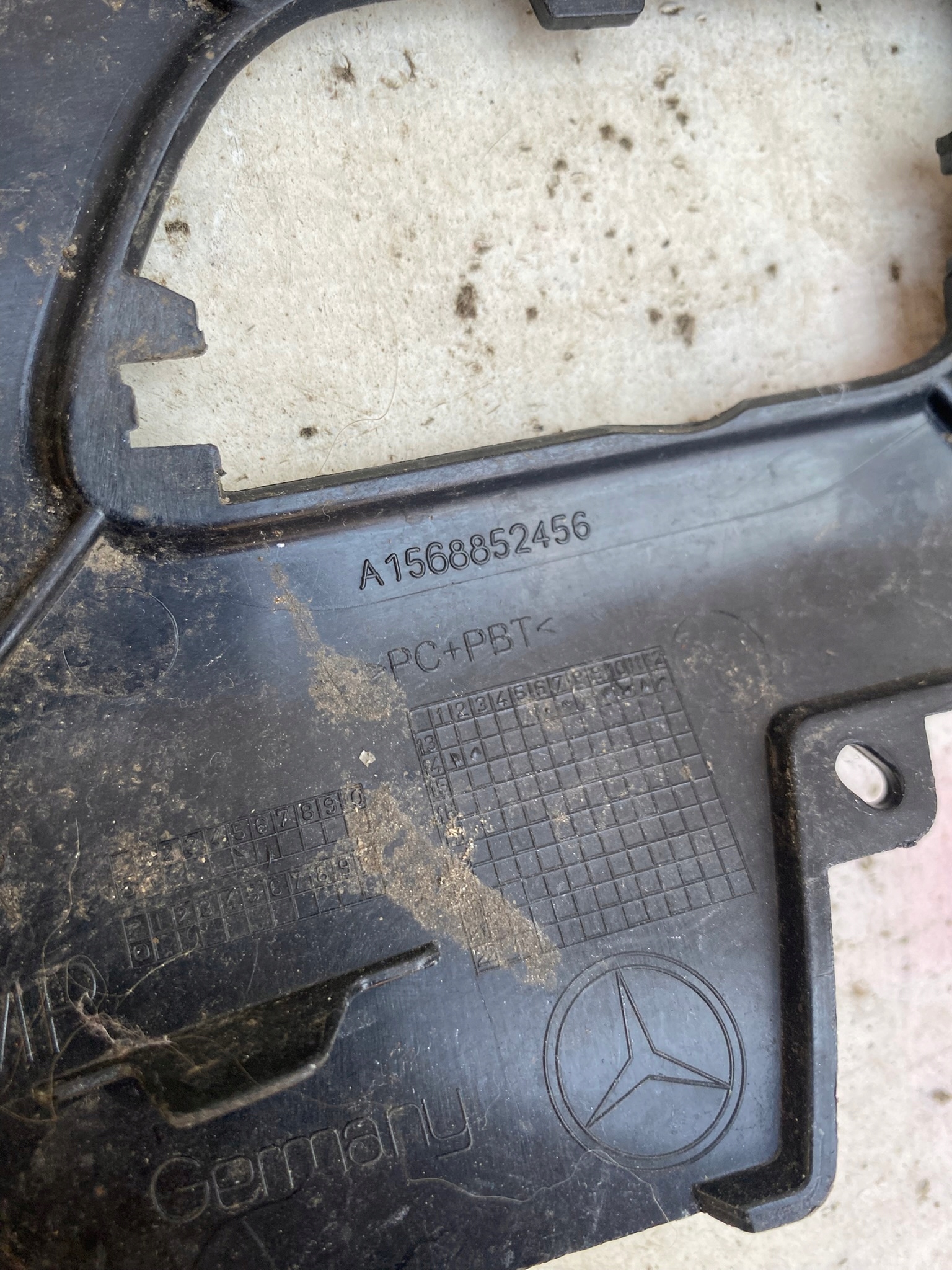 MERCEDES GLA W153 holder washer right A1568852456