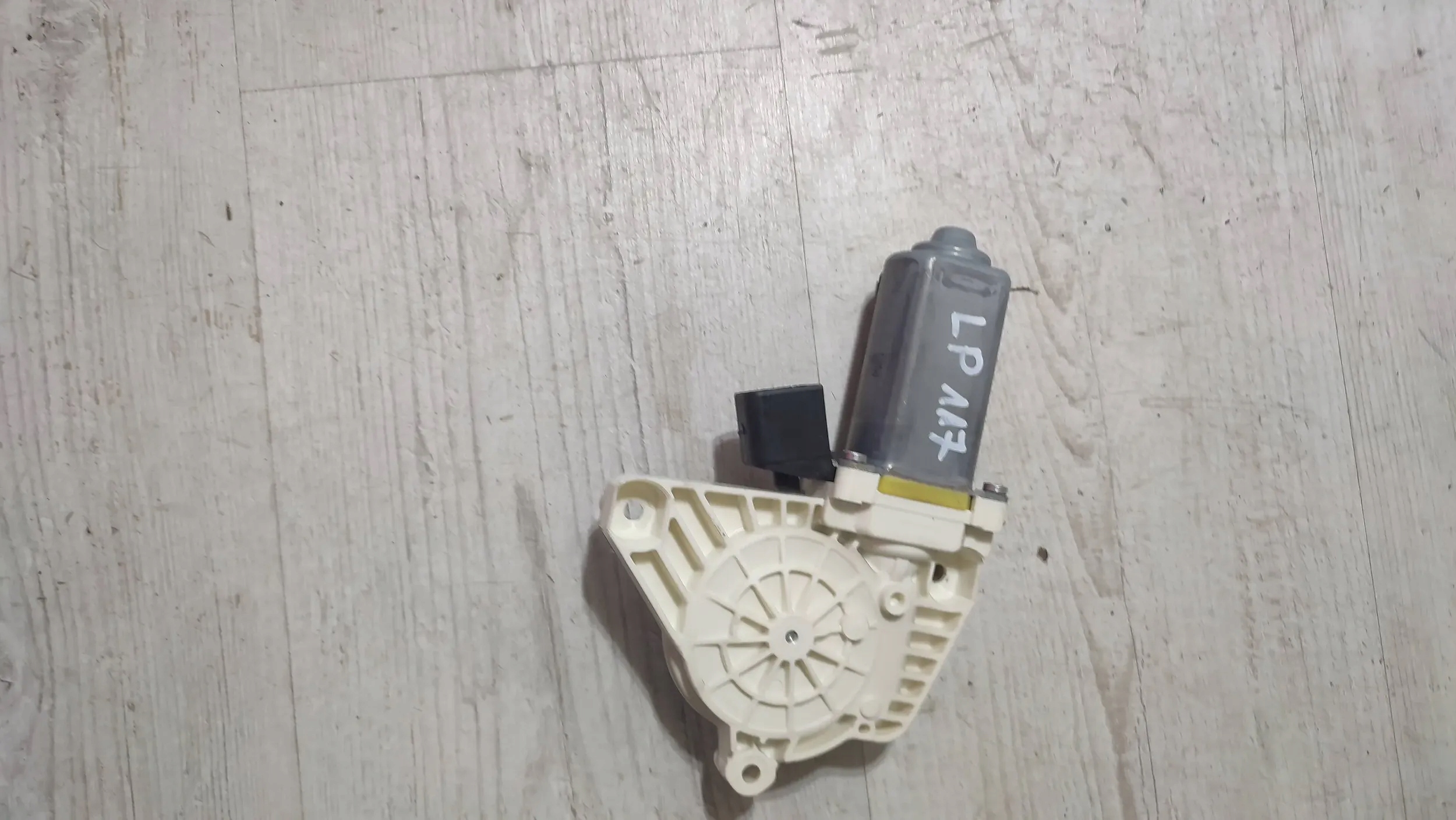 Mercedes-Benz CLA W117 14r. 2.2cdi front side left mini motor windows