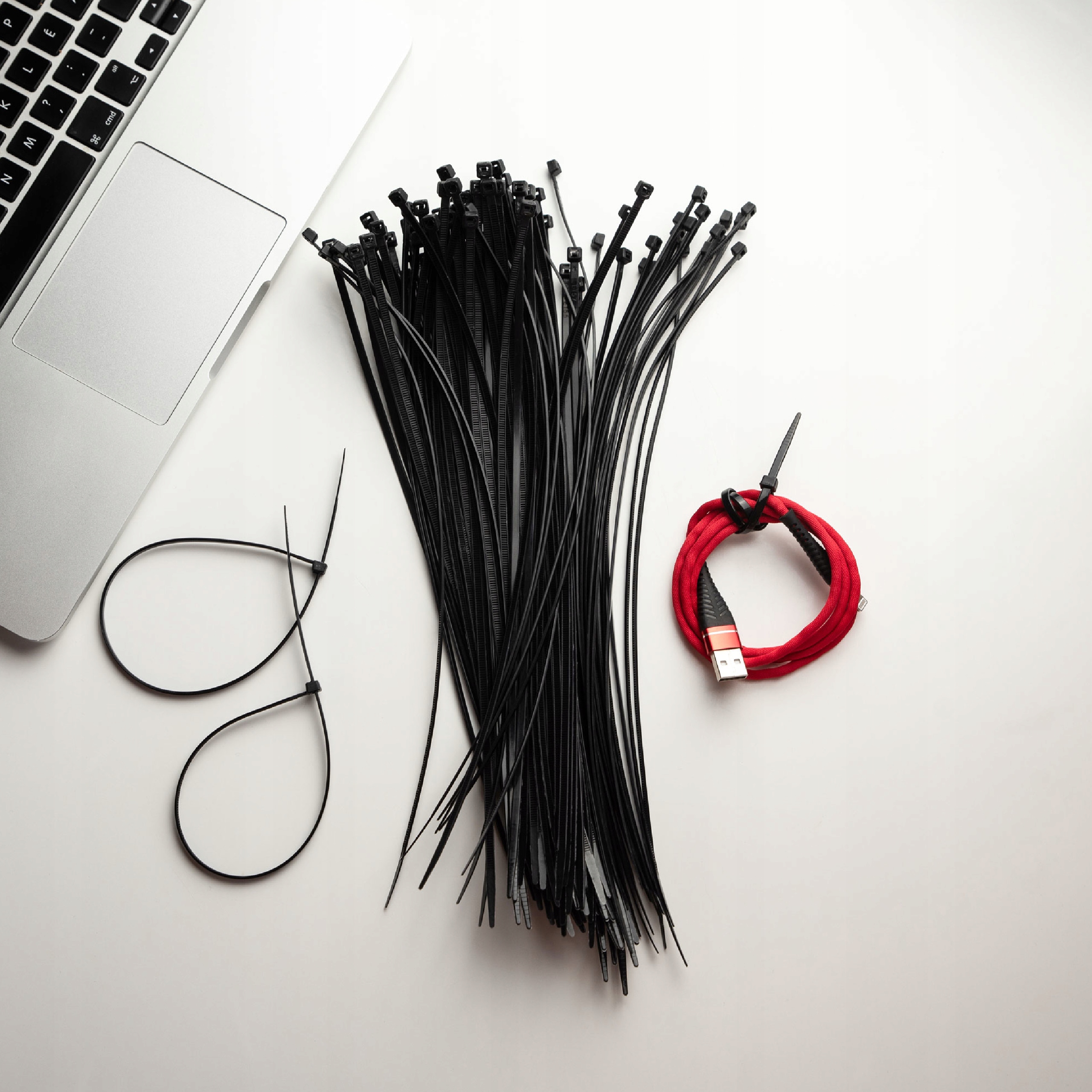 Mocne trytytyki opaski obejmy zaciskowe kablowe ziperki trytki UV 4x400mm EAN (GTIN) 5902668910736