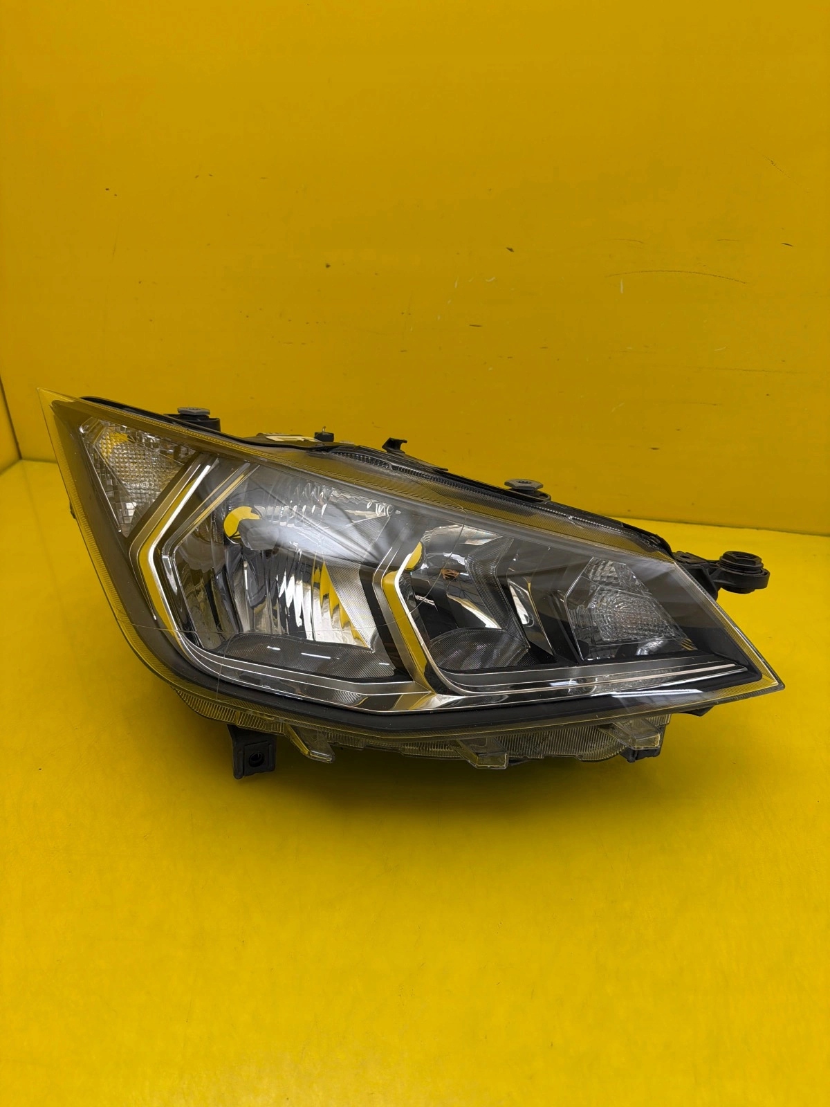 light right front Seat Ibiza V 5 17- Zwykla Led 6F1941006D